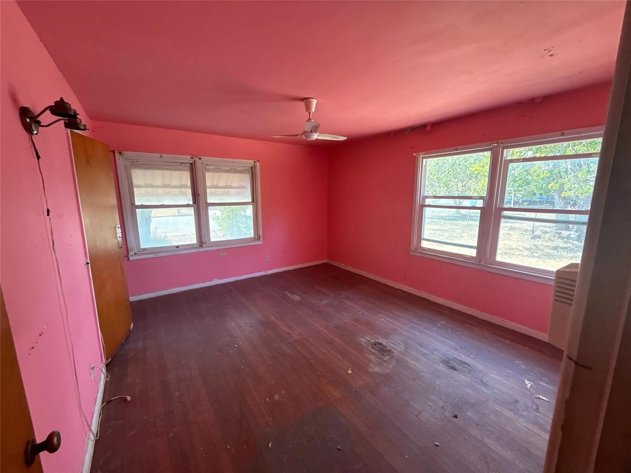 Single Family Residence For Sale in Mc Lennan County , 1305 W 11th Street, Mc Gregor, Texas 76657, 2 Bedroom, 1 Bathroom, Garage spaces, 1,207 Sqft, built in 1955, mls#21378696, Real Estate Agent in Mc Gregor, Homes For Sale in Mc Lennan county, Homes For Sale in Mc Gregor, Realtor in Mc Gregor Texas, Real Estate Brokerage Independent Realty Texas, Luminita Cordes Realtor