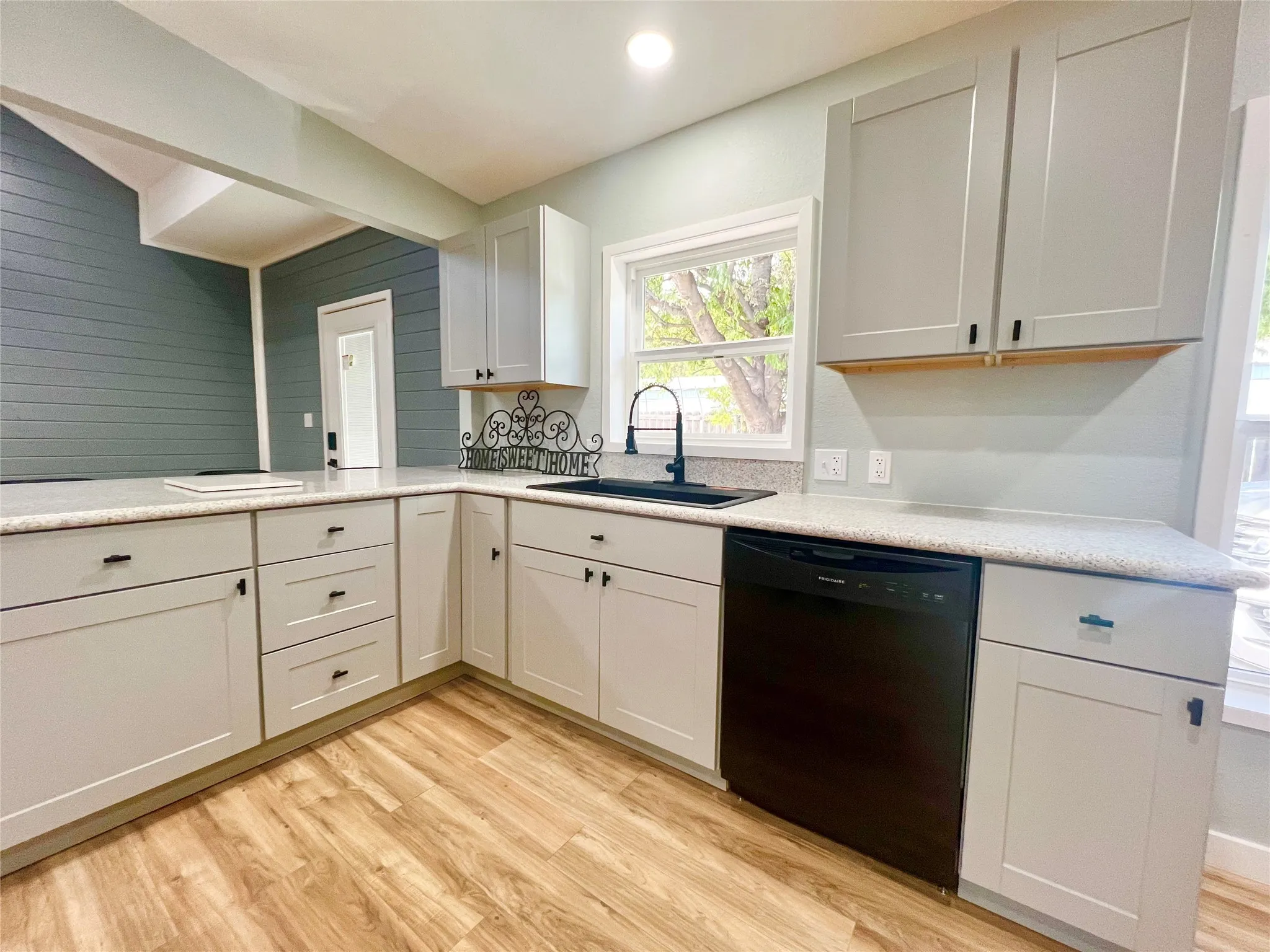 Single Family Residence For Sale in Brown County , 206 Vine Street, Bangs, Texas 76823, 2 Bedroom, 2 Bathroom, Garage spaces, 984 Sqft, built in 0, mls#21378301, Real Estate Agent in Bangs, Homes For Sale in Brown county, Homes For Sale in Bangs, Realtor in Bangs Texas, Real Estate Brokerage Independent Realty Texas, Luminita Cordes Realtor