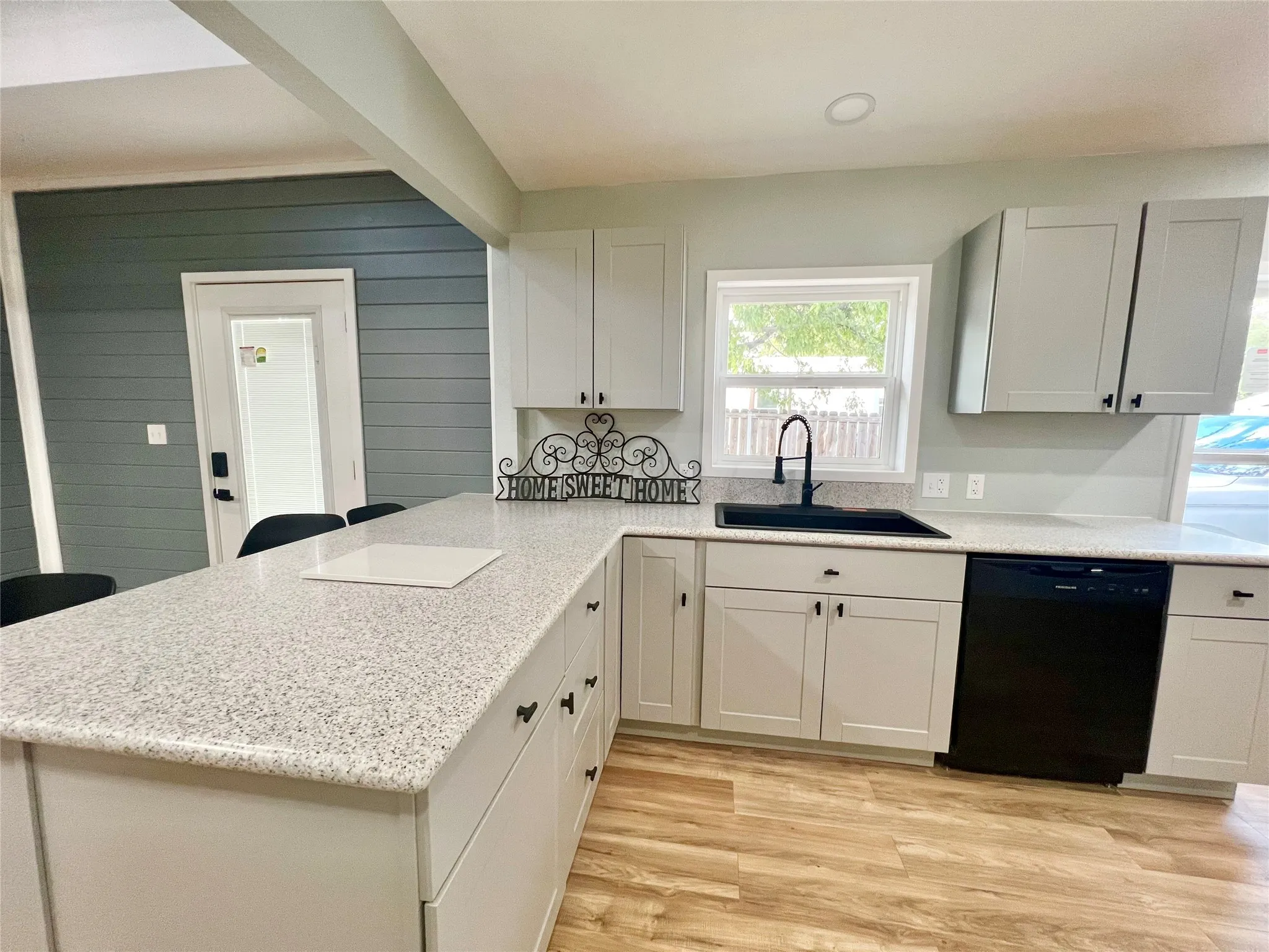 Single Family Residence For Sale in Brown County , 206 Vine Street, Bangs, Texas 76823, 2 Bedroom, 2 Bathroom, Garage spaces, 984 Sqft, built in 0, mls#21378301, Real Estate Agent in Bangs, Homes For Sale in Brown county, Homes For Sale in Bangs, Realtor in Bangs Texas, Real Estate Brokerage Independent Realty Texas, Luminita Cordes Realtor