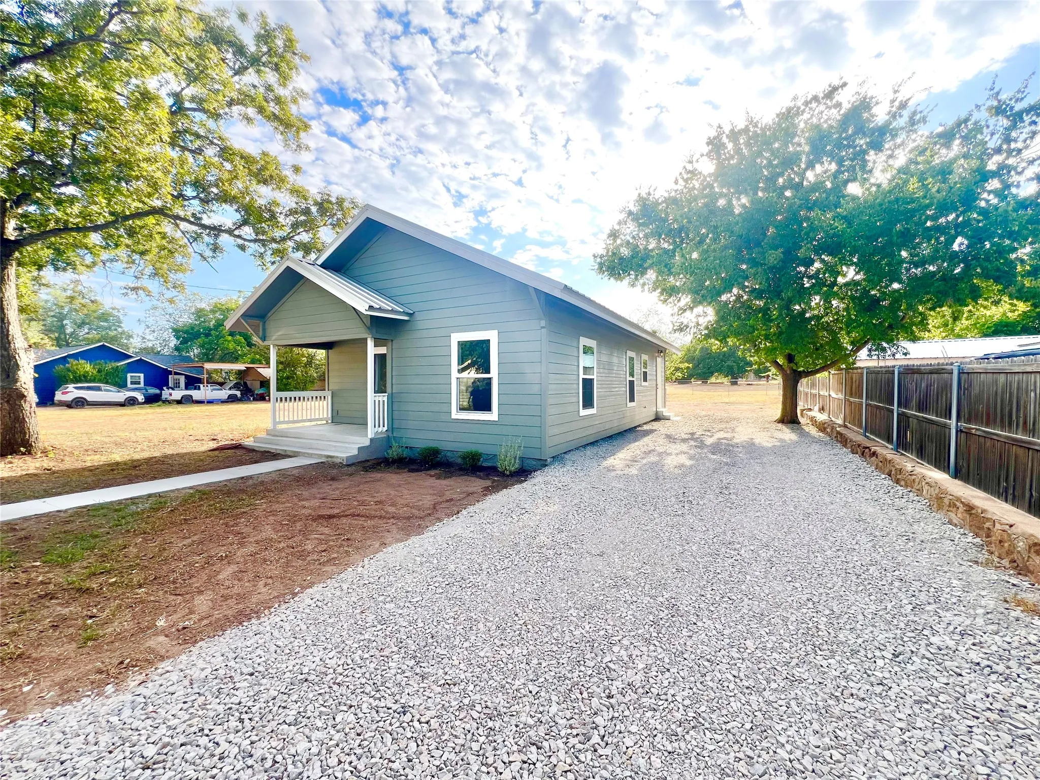 Single Family Residence For Sale in Brown County , 206 Vine Street, Bangs, Texas 76823, 2 Bedroom, 2 Bathroom, Garage spaces, 984 Sqft, built in 0, mls#21378301, Real Estate Agent in Bangs, Homes For Sale in Brown county, Homes For Sale in Bangs, Realtor in Bangs Texas, Real Estate Brokerage Independent Realty Texas, Luminita Cordes Realtor