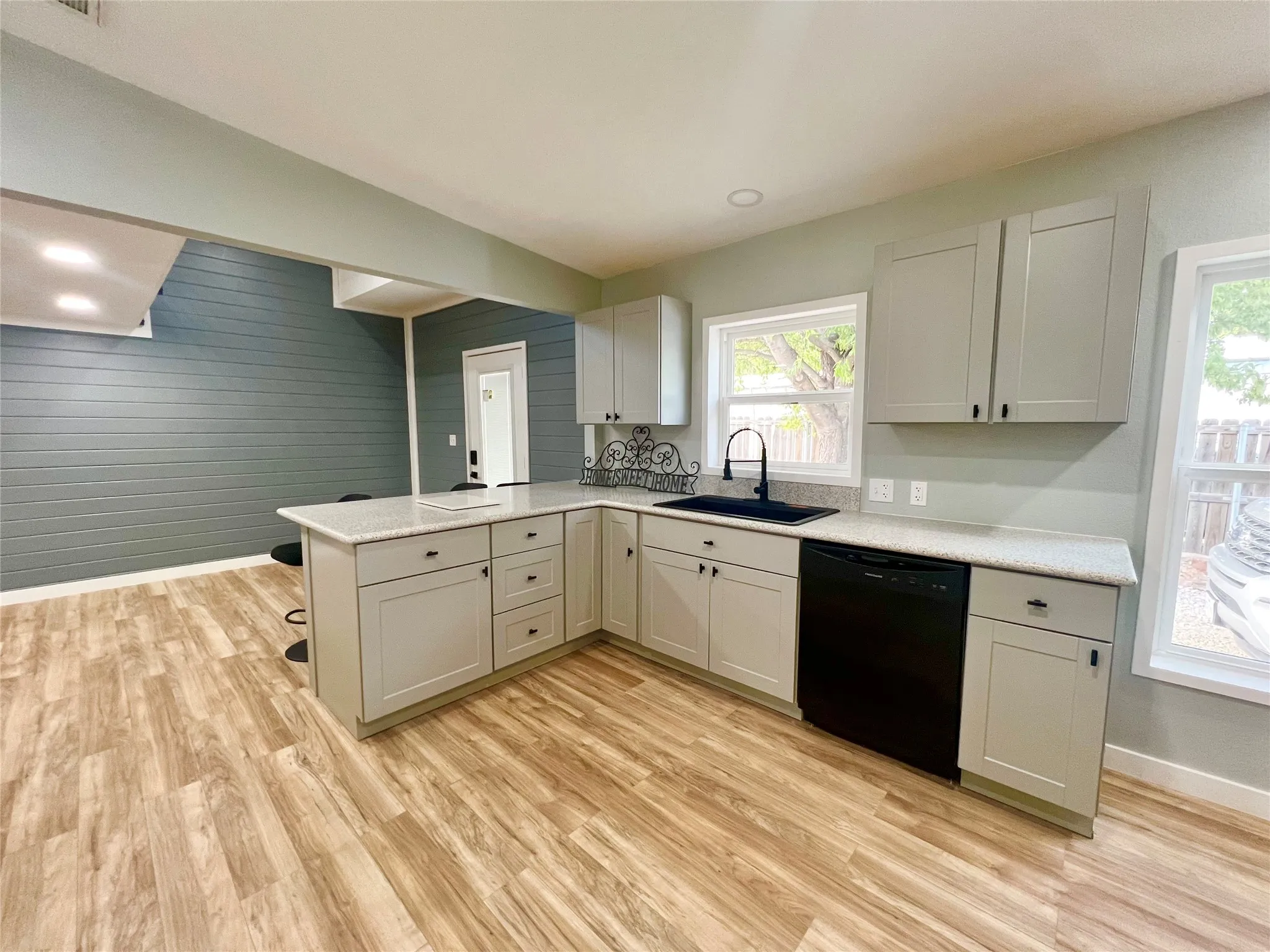 Single Family Residence For Sale in Brown County , 206 Vine Street, Bangs, Texas 76823, 2 Bedroom, 2 Bathroom, Garage spaces, 984 Sqft, built in 0, mls#21378301, Real Estate Agent in Bangs, Homes For Sale in Brown county, Homes For Sale in Bangs, Realtor in Bangs Texas, Real Estate Brokerage Independent Realty Texas, Luminita Cordes Realtor