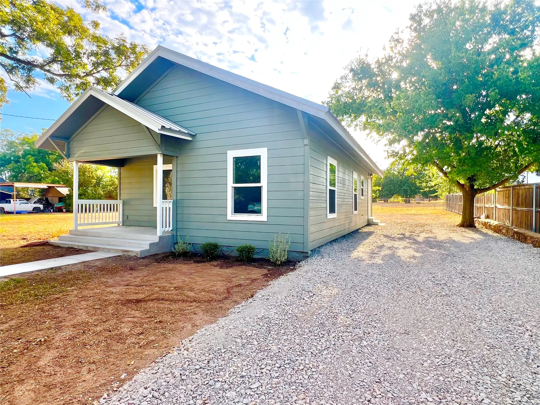 Single Family Residence For Sale in Brown County , 206 Vine Street, Bangs, Texas 76823, 2 Bedroom, 2 Bathroom, Garage spaces, 984 Sqft, built in 0, mls#21378301, Real Estate Agent in Bangs, Homes For Sale in Brown county, Homes For Sale in Bangs, Realtor in Bangs Texas, Real Estate Brokerage Independent Realty Texas, Luminita Cordes Realtor