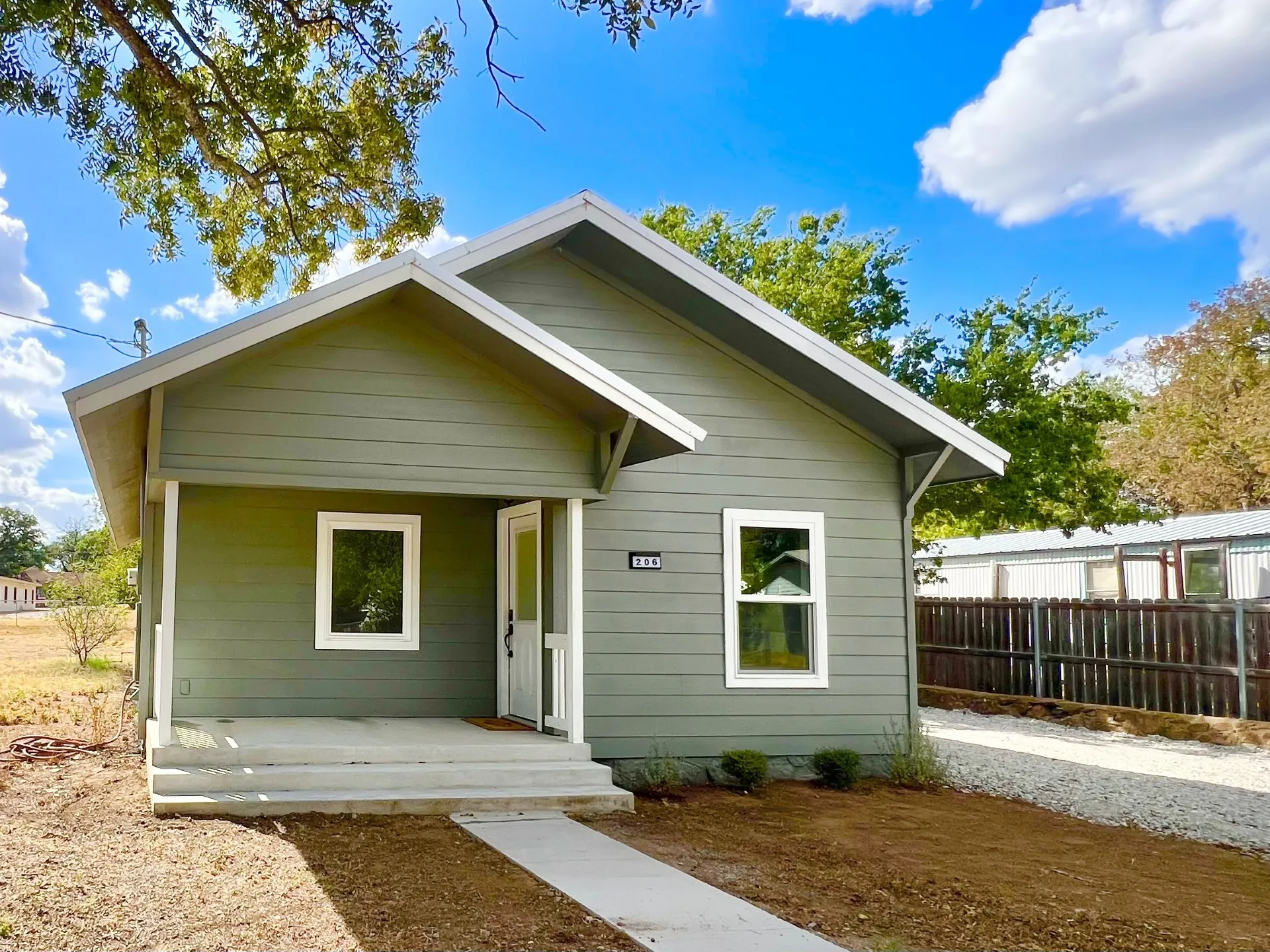Single Family Residence For Sale in Brown County , 206 Vine Street, Bangs, Texas 76823, 2 Bedroom, 2 Bathroom, Garage spaces, 984 Sqft, built in 0, mls#21378301, Real Estate Agent in Bangs, Homes For Sale in Brown county, Homes For Sale in Bangs, Realtor in Bangs Texas, Real Estate Brokerage Independent Realty Texas, Luminita Cordes Realtor
