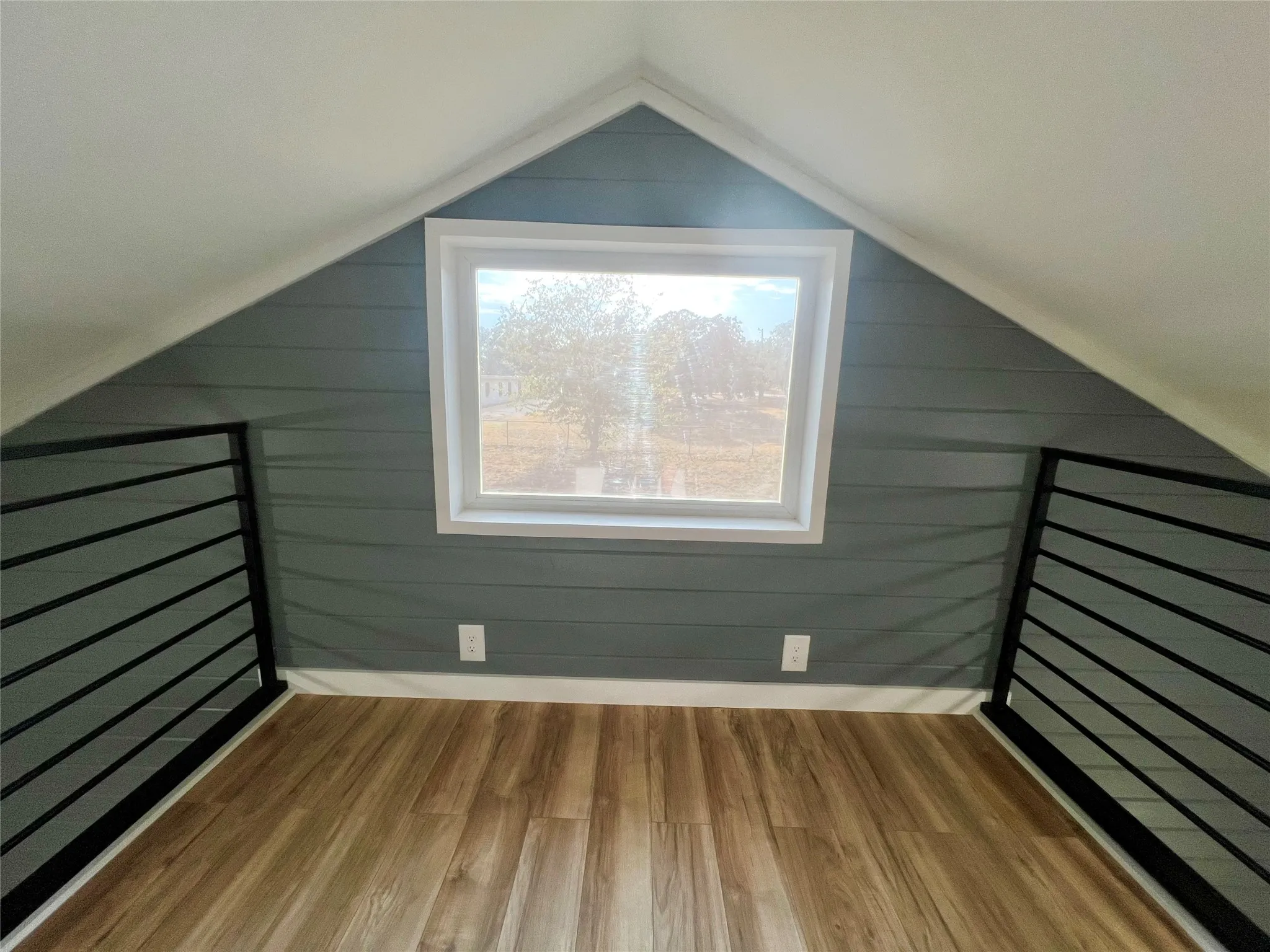 Flex space for office, reading nook, crafts.