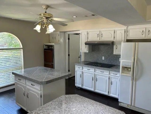 Single Family Residence For Rent in Collin County , 3101 Jomar Drive, Plano, Texas 75075, 4 Bedroom, 3 Bathroom, 2 Garage spaces, 2,397 Sqft, built in 1973, mls#21378718, Real Estate Agent in Plano, Homes For Rent in Collin county, Homes For Rent in Plano, Realtor in Plano Texas, Real Estate Brokerage Independent Realty Texas, Luminita Cordes Realtor