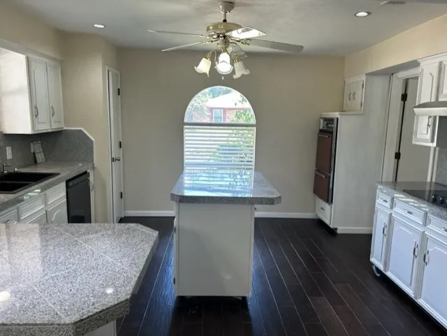 Single Family Residence For Rent in Collin County , 3101 Jomar Drive, Plano, Texas 75075, 4 Bedroom, 3 Bathroom, 2 Garage spaces, 2,397 Sqft, built in 1973, mls#21378718, Real Estate Agent in Plano, Homes For Rent in Collin county, Homes For Rent in Plano, Realtor in Plano Texas, Real Estate Brokerage Independent Realty Texas, Luminita Cordes Realtor