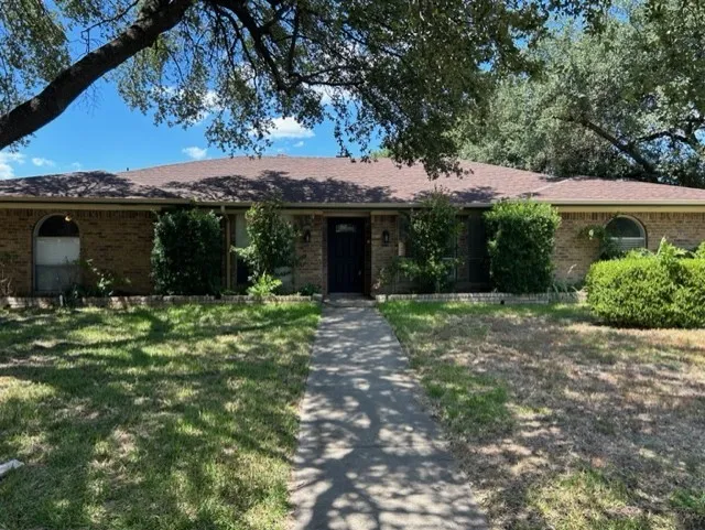 Single Family Residence For Rent in Collin County , 3101 Jomar Drive, Plano, Texas 75075, 4 Bedroom, 3 Bathroom, 2 Garage spaces, 2,397 Sqft, built in 1973, mls#21378718, Real Estate Agent in Plano, Homes For Rent in Collin county, Homes For Rent in Plano, Realtor in Plano Texas, Real Estate Brokerage Independent Realty Texas, Luminita Cordes Realtor