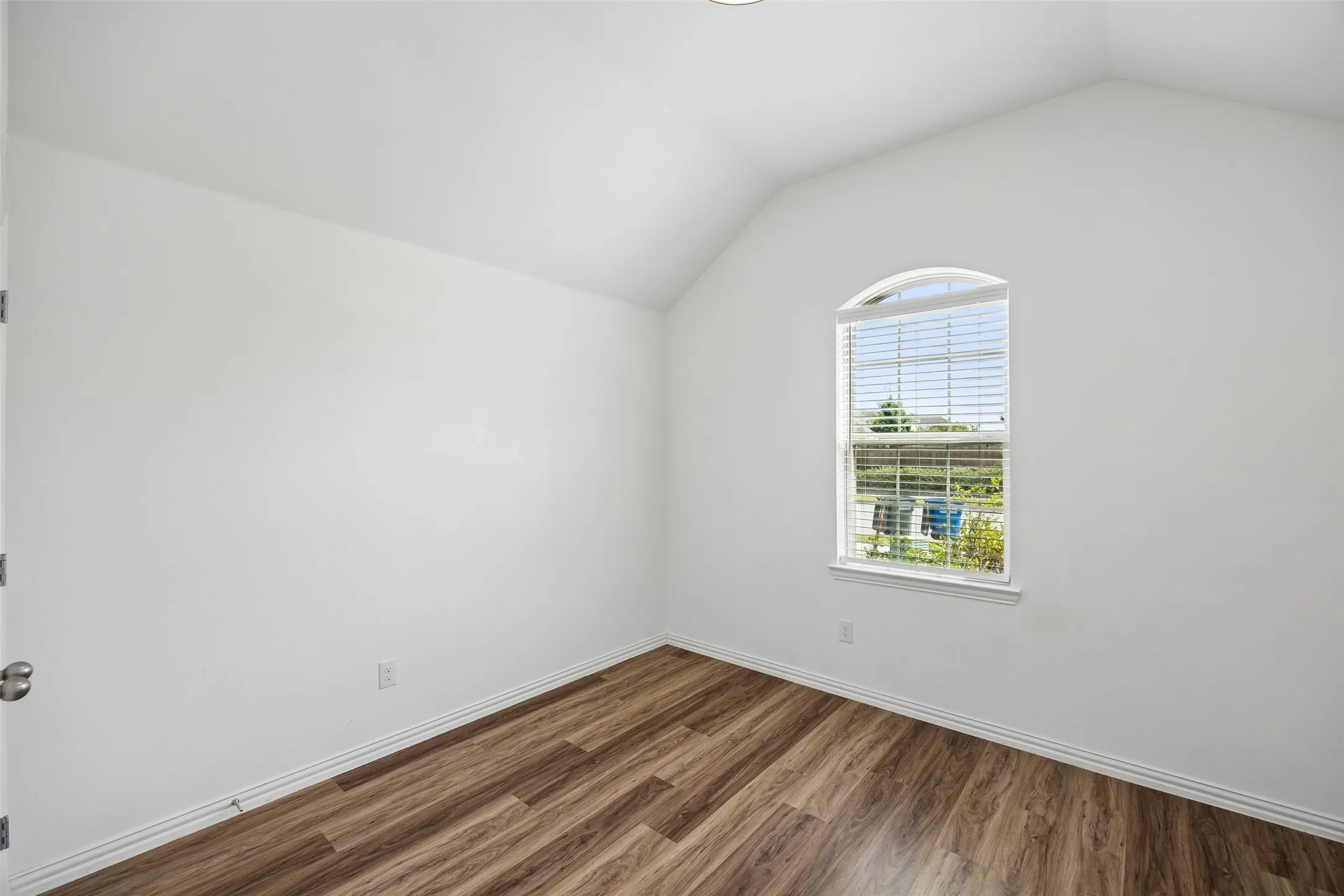 Single Family Residence For Sale in Collin County , 2405 Solomons Place, Wylie, Texas 75098, 3 Bedroom, 2 Bathroom, 2 Garage spaces, 1,916 Sqft, built in 2020, mls#21378164, Real Estate Agent in Wylie, Homes For Sale in Collin county, Homes For Sale in Wylie, Realtor in Wylie Texas, Real Estate Brokerage Independent Realty Texas, Luminita Cordes Realtor