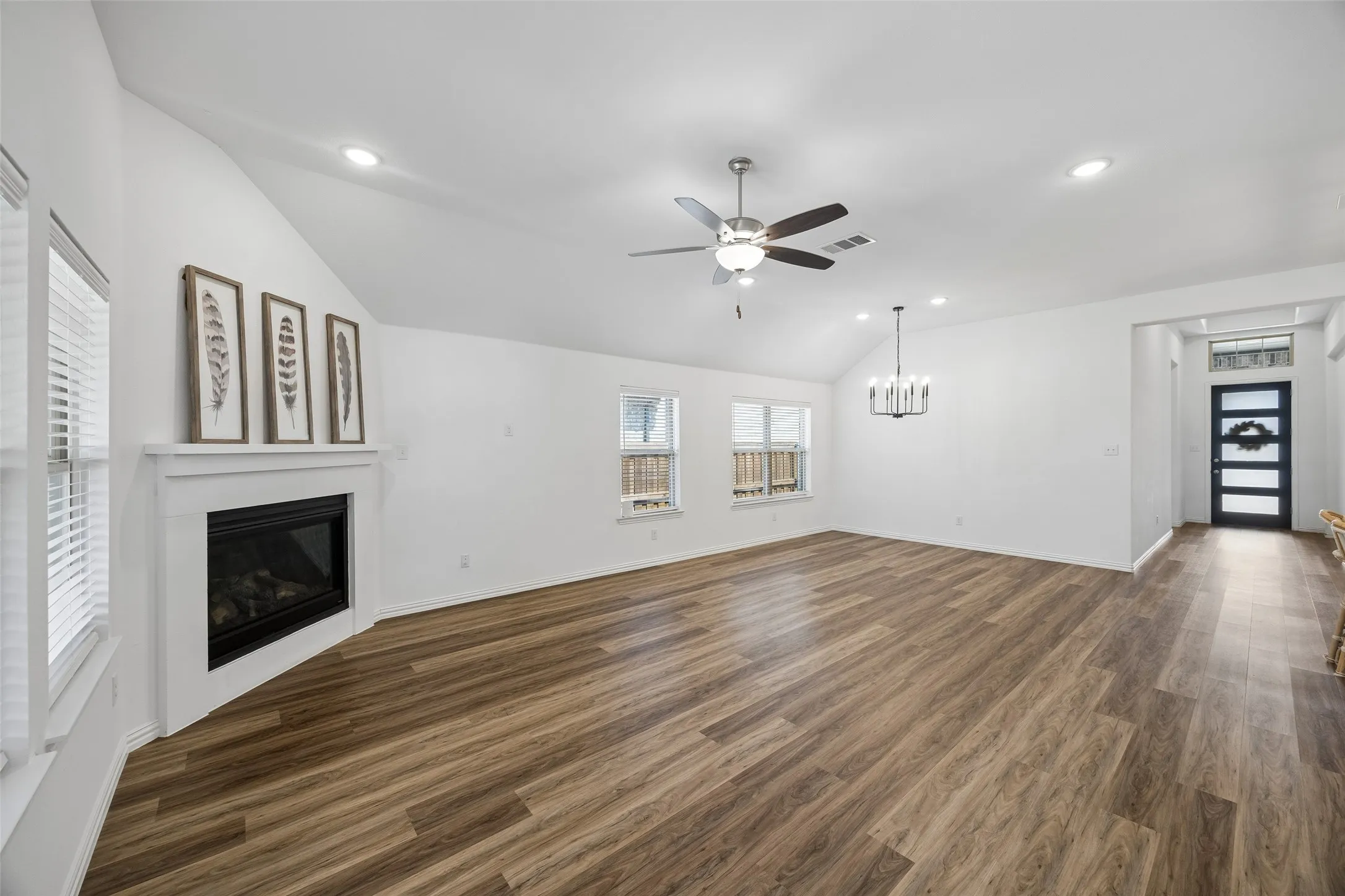 Single Family Residence For Sale in Collin County , 2405 Solomons Place, Wylie, Texas 75098, 3 Bedroom, 2 Bathroom, 2 Garage spaces, 1,916 Sqft, built in 2020, mls#21378164, Real Estate Agent in Wylie, Homes For Sale in Collin county, Homes For Sale in Wylie, Realtor in Wylie Texas, Real Estate Brokerage Independent Realty Texas, Luminita Cordes Realtor