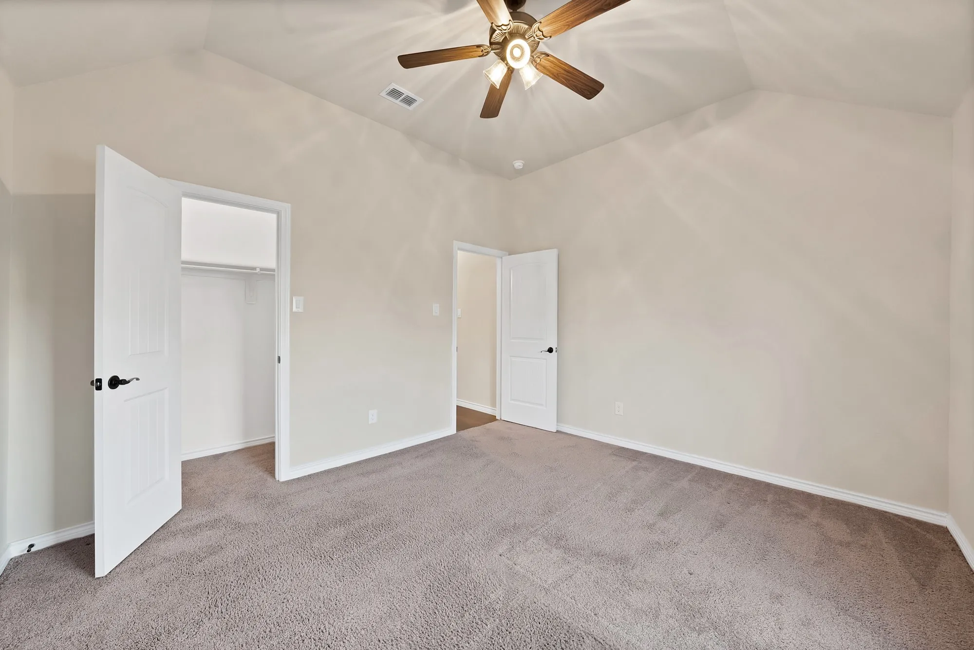 Single Family Residence For Sale in Johnson County , 125 Colonial Drive, Joshua, Texas 76058, 4 Bedroom, 3 Bathroom, 2 Garage spaces, 2,396 Sqft, built in 2021, mls#21374804, Real Estate Agent in Joshua, Homes For Sale in Johnson county, Homes For Sale in Joshua, Realtor in Joshua Texas, Real Estate Brokerage Independent Realty Texas, Luminita Cordes Realtor
