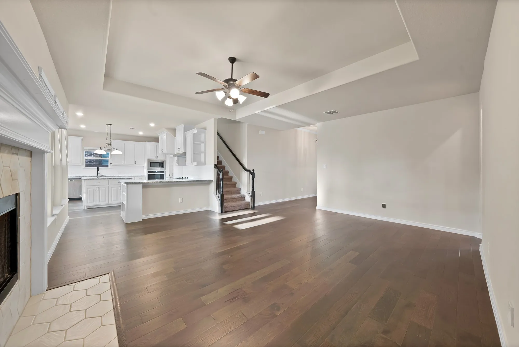 Single Family Residence For Sale in Johnson County , 125 Colonial Drive, Joshua, Texas 76058, 4 Bedroom, 3 Bathroom, 2 Garage spaces, 2,396 Sqft, built in 2021, mls#21374804, Real Estate Agent in Joshua, Homes For Sale in Johnson county, Homes For Sale in Joshua, Realtor in Joshua Texas, Real Estate Brokerage Independent Realty Texas, Luminita Cordes Realtor