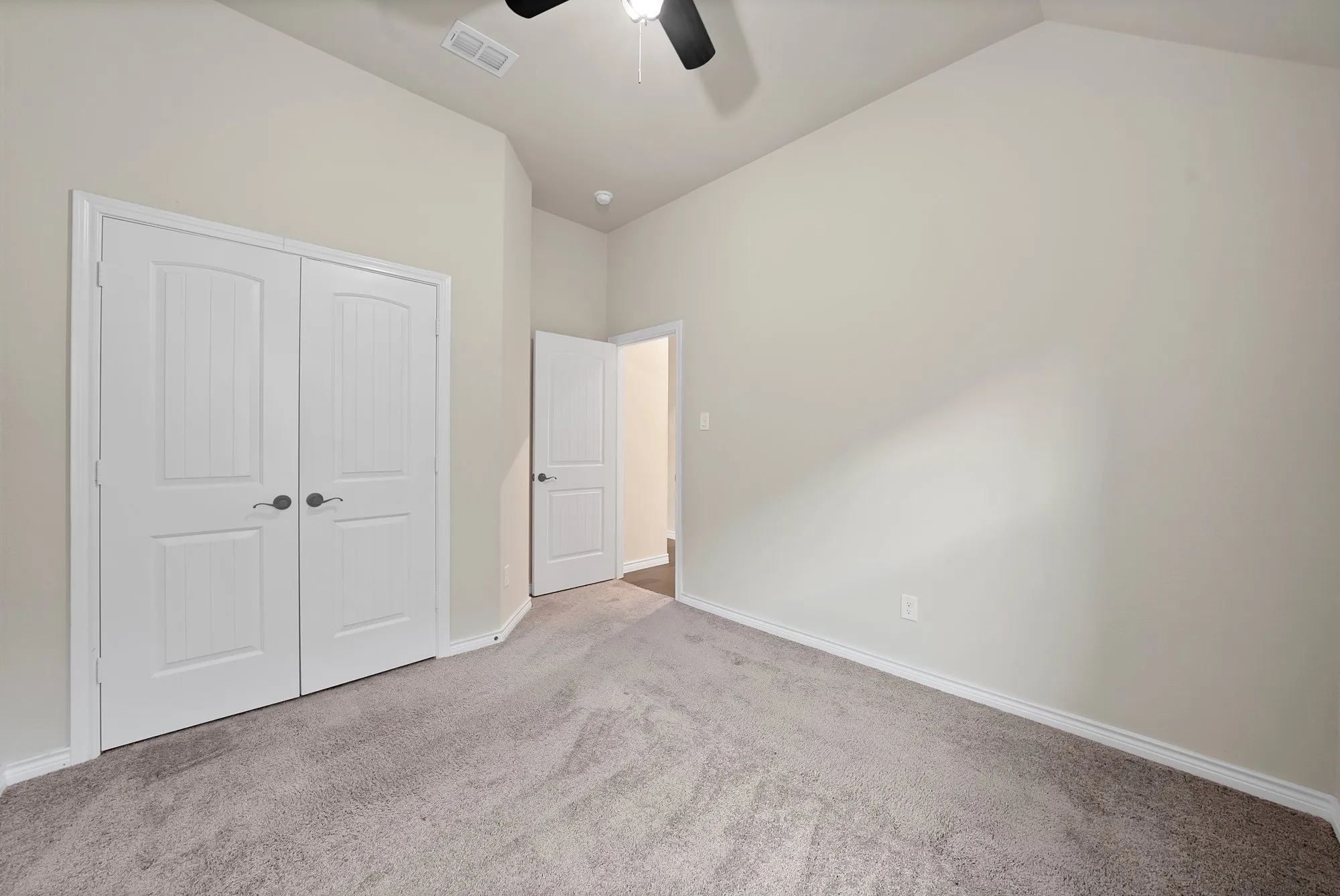 Single Family Residence For Sale in Johnson County , 125 Colonial Drive, Joshua, Texas 76058, 4 Bedroom, 3 Bathroom, 2 Garage spaces, 2,396 Sqft, built in 2021, mls#21374804, Real Estate Agent in Joshua, Homes For Sale in Johnson county, Homes For Sale in Joshua, Realtor in Joshua Texas, Real Estate Brokerage Independent Realty Texas, Luminita Cordes Realtor