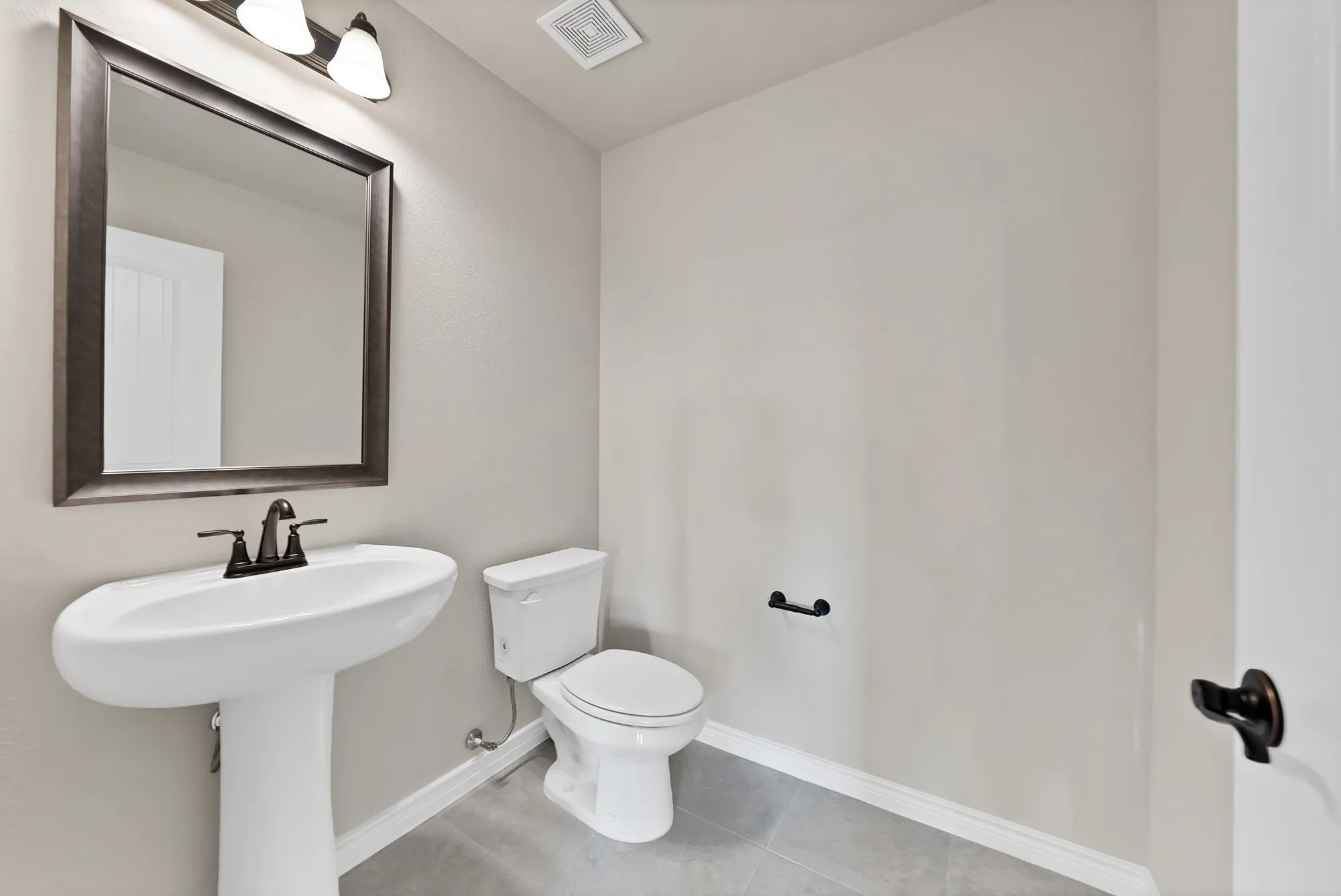 Single Family Residence For Sale in Johnson County , 125 Colonial Drive, Joshua, Texas 76058, 4 Bedroom, 3 Bathroom, 2 Garage spaces, 2,396 Sqft, built in 2021, mls#21374804, Real Estate Agent in Joshua, Homes For Sale in Johnson county, Homes For Sale in Joshua, Realtor in Joshua Texas, Real Estate Brokerage Independent Realty Texas, Luminita Cordes Realtor