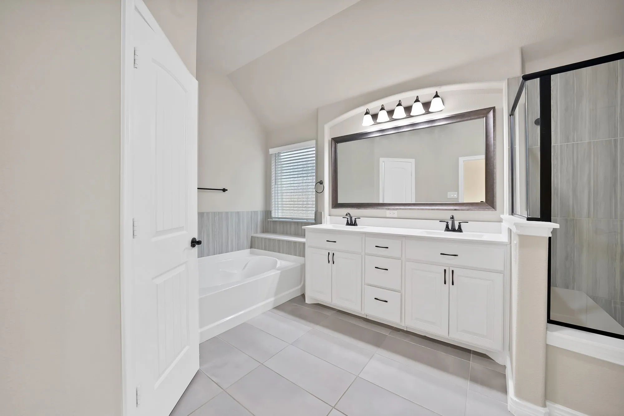 Single Family Residence For Sale in Johnson County , 125 Colonial Drive, Joshua, Texas 76058, 4 Bedroom, 3 Bathroom, 2 Garage spaces, 2,396 Sqft, built in 2021, mls#21374804, Real Estate Agent in Joshua, Homes For Sale in Johnson county, Homes For Sale in Joshua, Realtor in Joshua Texas, Real Estate Brokerage Independent Realty Texas, Luminita Cordes Realtor