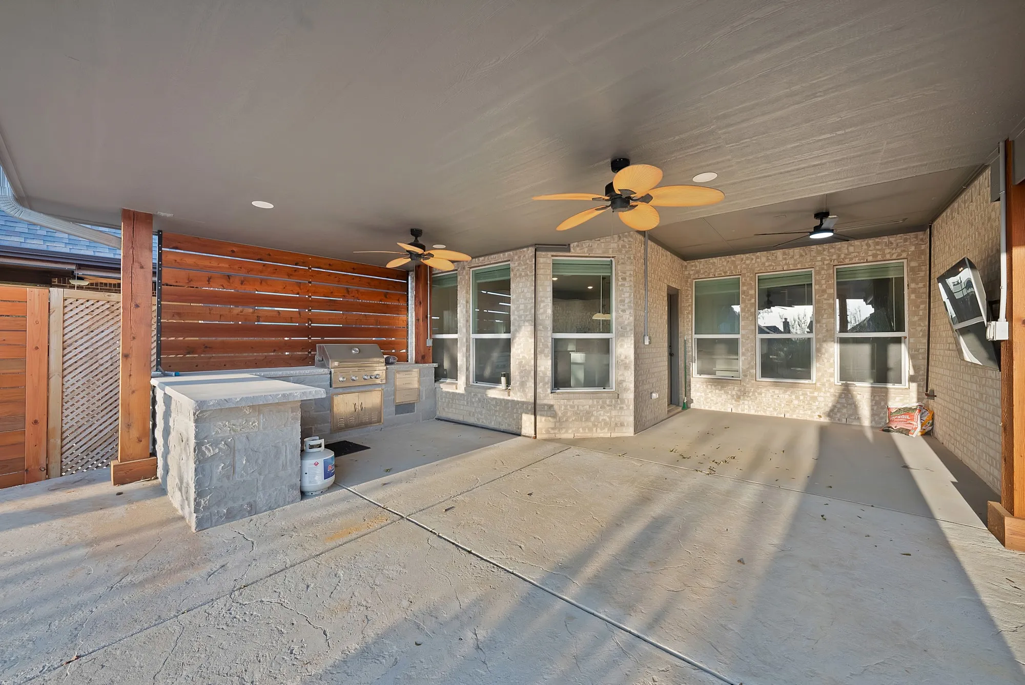 Single Family Residence For Sale in Johnson County , 125 Colonial Drive, Joshua, Texas 76058, 4 Bedroom, 3 Bathroom, 2 Garage spaces, 2,396 Sqft, built in 2021, mls#21374804, Real Estate Agent in Joshua, Homes For Sale in Johnson county, Homes For Sale in Joshua, Realtor in Joshua Texas, Real Estate Brokerage Independent Realty Texas, Luminita Cordes Realtor