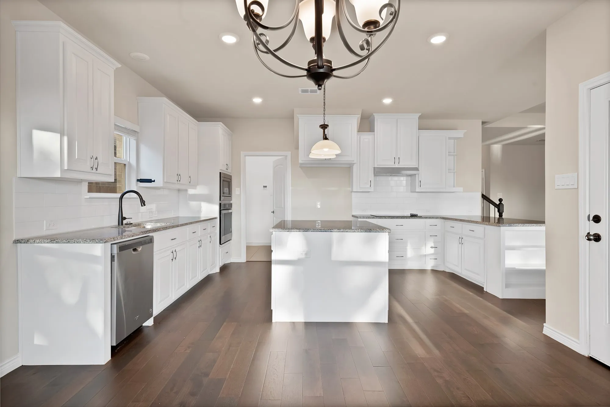 Single Family Residence For Sale in Johnson County , 125 Colonial Drive, Joshua, Texas 76058, 4 Bedroom, 3 Bathroom, 2 Garage spaces, 2,396 Sqft, built in 2021, mls#21374804, Real Estate Agent in Joshua, Homes For Sale in Johnson county, Homes For Sale in Joshua, Realtor in Joshua Texas, Real Estate Brokerage Independent Realty Texas, Luminita Cordes Realtor