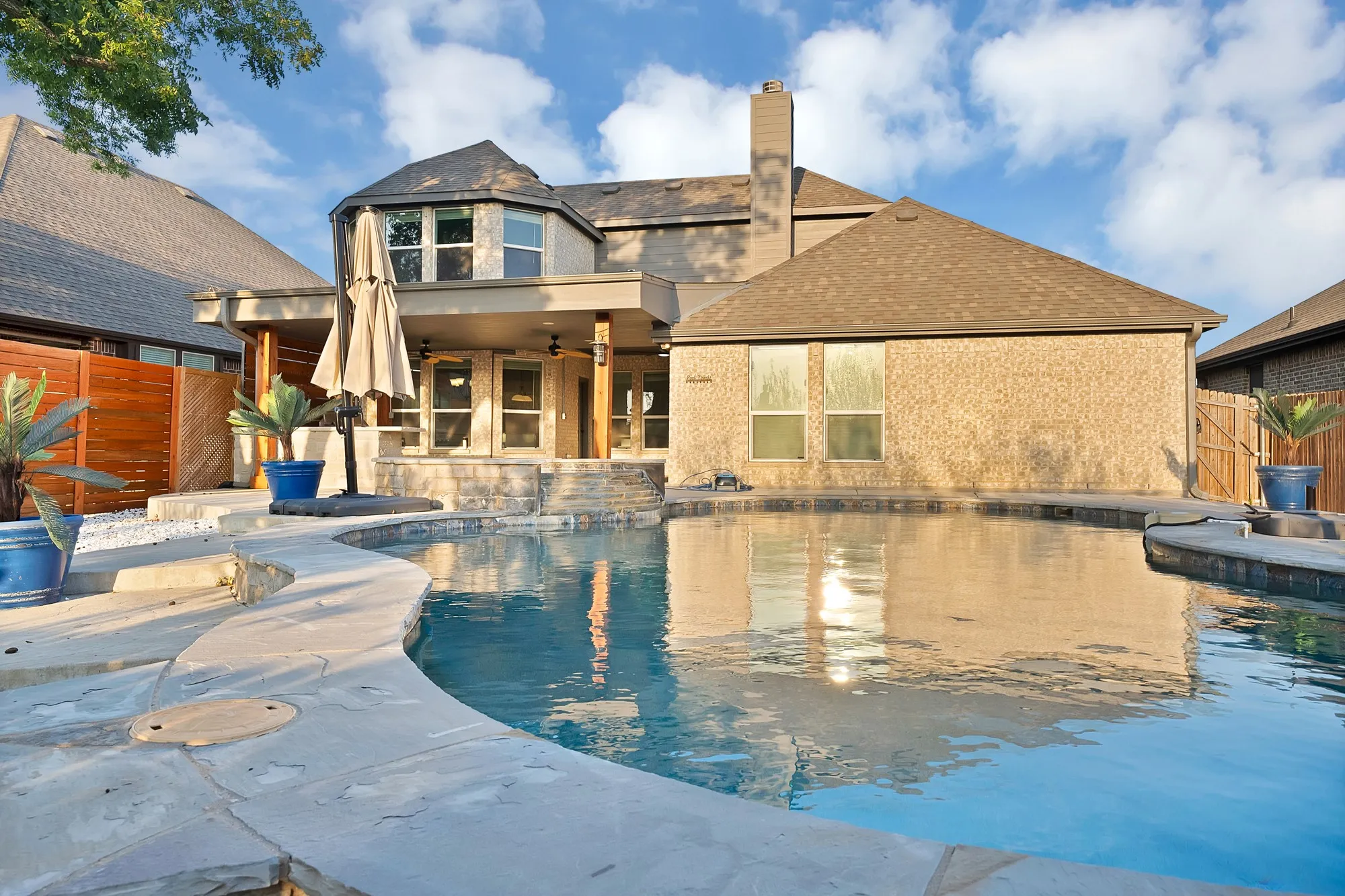 Single Family Residence For Sale in Johnson County , 125 Colonial Drive, Joshua, Texas 76058, 4 Bedroom, 3 Bathroom, 2 Garage spaces, 2,396 Sqft, built in 2021, mls#21374804, Real Estate Agent in Joshua, Homes For Sale in Johnson county, Homes For Sale in Joshua, Realtor in Joshua Texas, Real Estate Brokerage Independent Realty Texas, Luminita Cordes Realtor