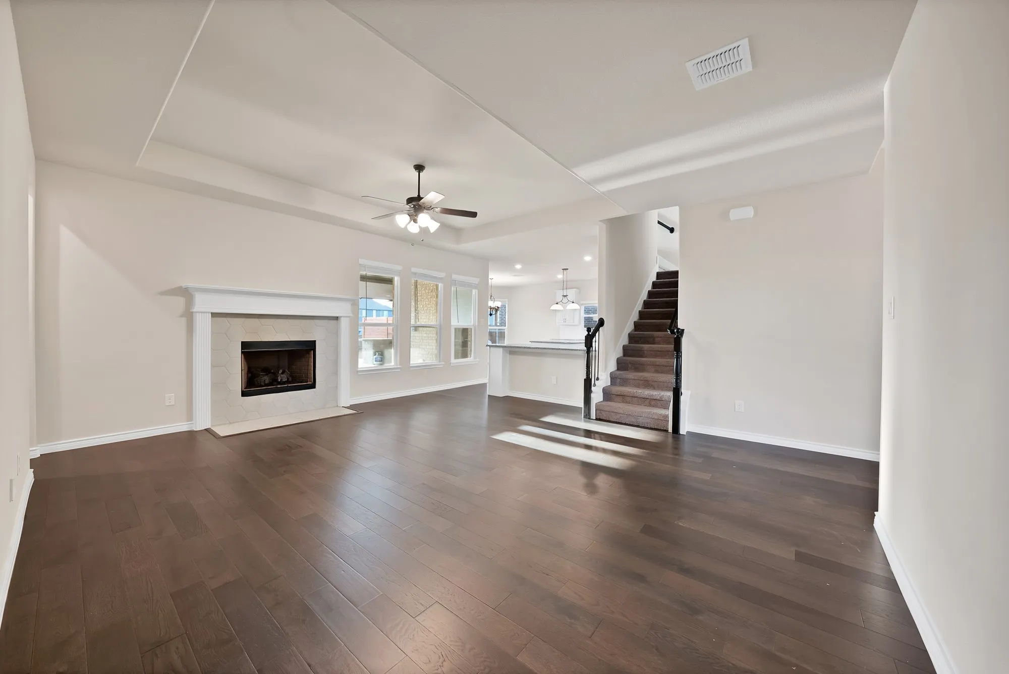 Single Family Residence For Sale in Johnson County , 125 Colonial Drive, Joshua, Texas 76058, 4 Bedroom, 3 Bathroom, 2 Garage spaces, 2,396 Sqft, built in 2021, mls#21374804, Real Estate Agent in Joshua, Homes For Sale in Johnson county, Homes For Sale in Joshua, Realtor in Joshua Texas, Real Estate Brokerage Independent Realty Texas, Luminita Cordes Realtor