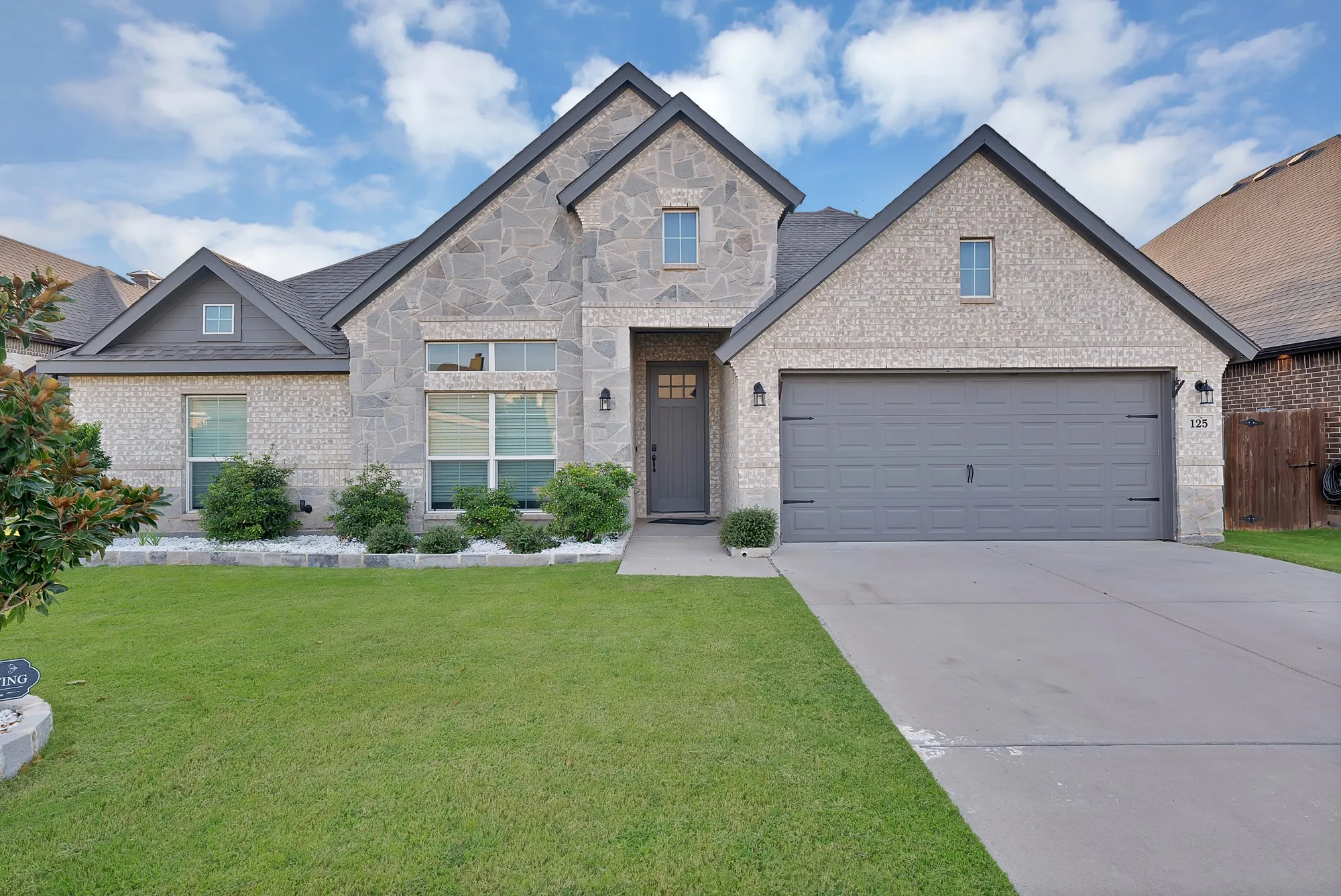 Single Family Residence For Sale in Johnson County , 125 Colonial Drive, Joshua, Texas 76058, 4 Bedroom, 3 Bathroom, 2 Garage spaces, 2,396 Sqft, built in 2021, mls#21374804, Real Estate Agent in Joshua, Homes For Sale in Johnson county, Homes For Sale in Joshua, Realtor in Joshua Texas, Real Estate Brokerage Independent Realty Texas, Luminita Cordes Realtor