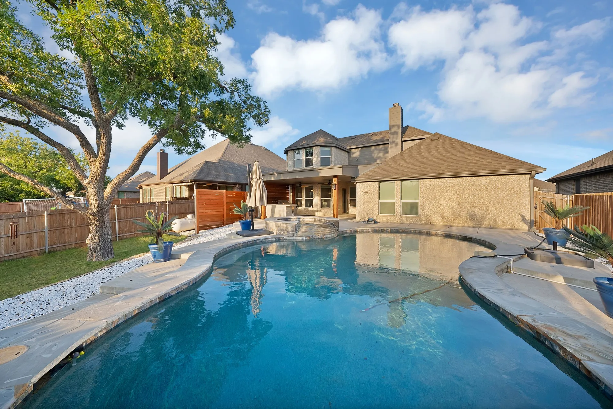 Single Family Residence For Sale in Johnson County , 125 Colonial Drive, Joshua, Texas 76058, 4 Bedroom, 3 Bathroom, 2 Garage spaces, 2,396 Sqft, built in 2021, mls#21374804, Real Estate Agent in Joshua, Homes For Sale in Johnson county, Homes For Sale in Joshua, Realtor in Joshua Texas, Real Estate Brokerage Independent Realty Texas, Luminita Cordes Realtor