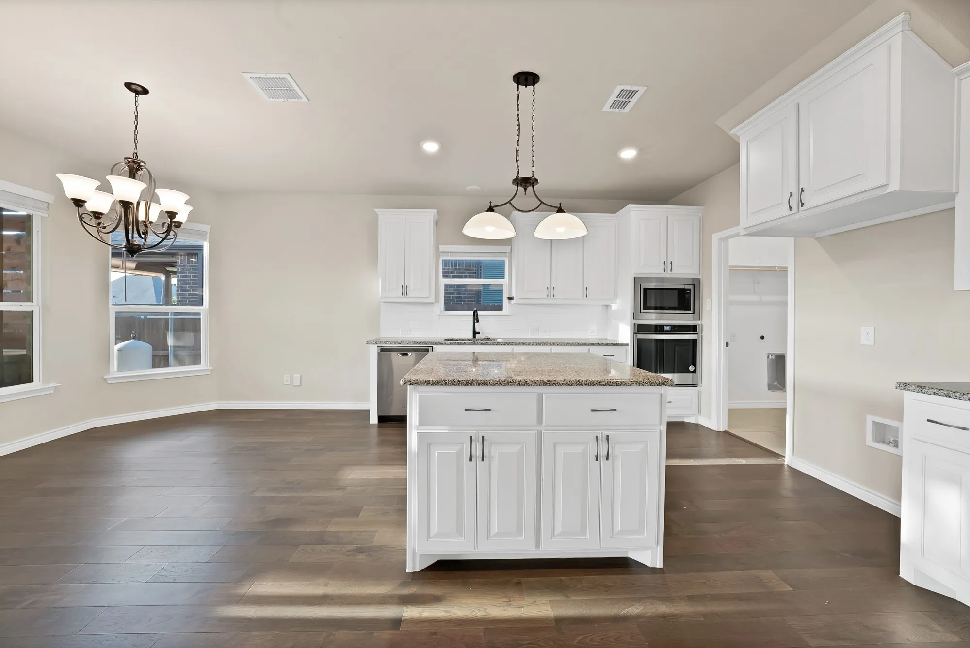 Single Family Residence For Sale in Johnson County , 125 Colonial Drive, Joshua, Texas 76058, 4 Bedroom, 3 Bathroom, 2 Garage spaces, 2,396 Sqft, built in 2021, mls#21374804, Real Estate Agent in Joshua, Homes For Sale in Johnson county, Homes For Sale in Joshua, Realtor in Joshua Texas, Real Estate Brokerage Independent Realty Texas, Luminita Cordes Realtor
