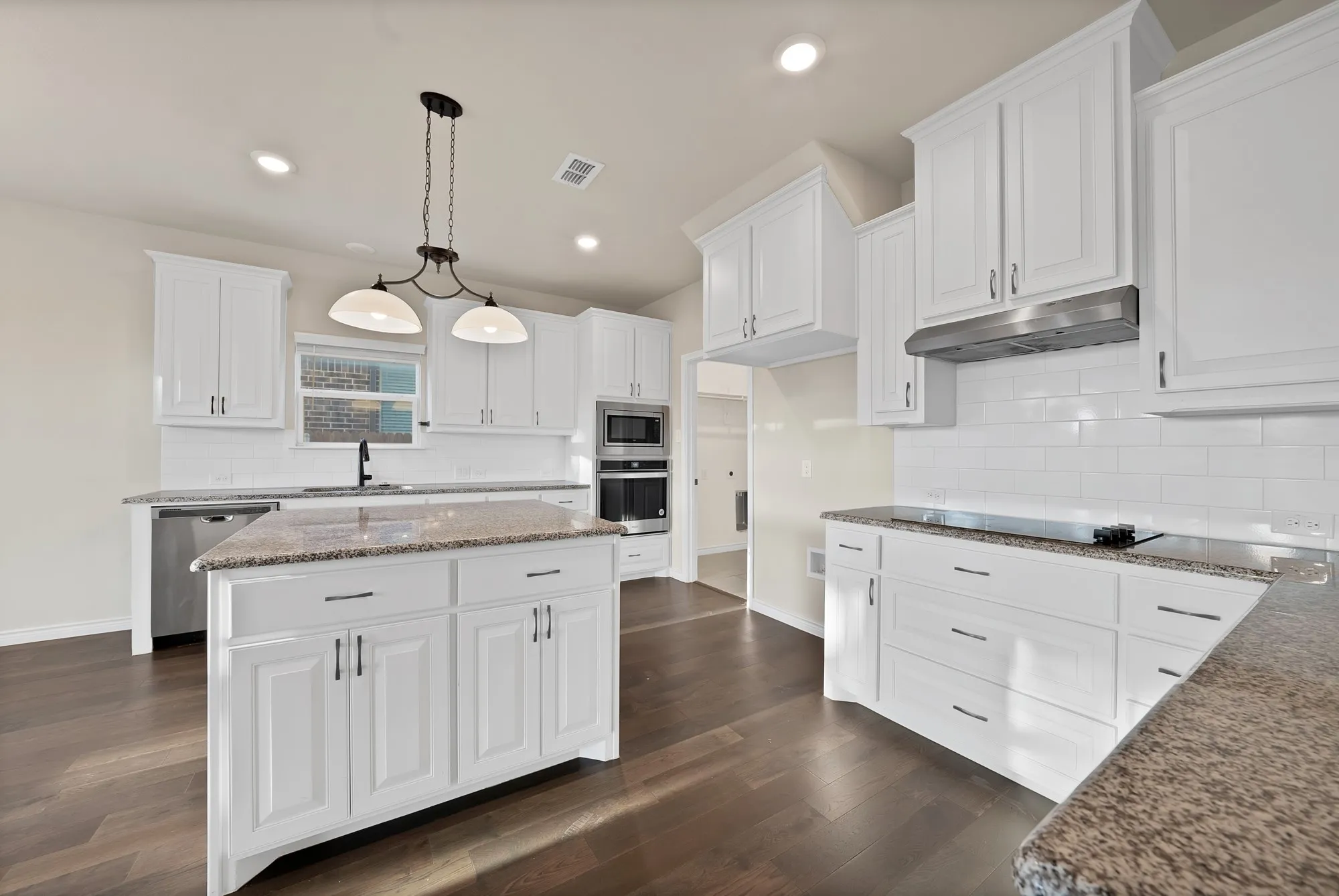 Single Family Residence For Sale in Johnson County , 125 Colonial Drive, Joshua, Texas 76058, 4 Bedroom, 3 Bathroom, 2 Garage spaces, 2,396 Sqft, built in 2021, mls#21374804, Real Estate Agent in Joshua, Homes For Sale in Johnson county, Homes For Sale in Joshua, Realtor in Joshua Texas, Real Estate Brokerage Independent Realty Texas, Luminita Cordes Realtor