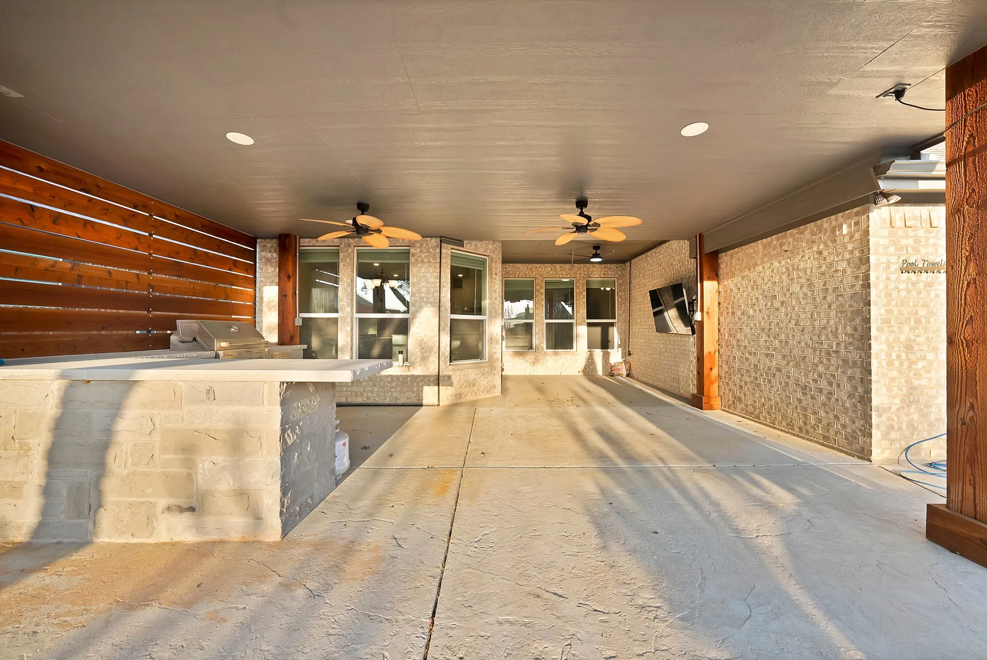 Single Family Residence For Sale in Johnson County , 125 Colonial Drive, Joshua, Texas 76058, 4 Bedroom, 3 Bathroom, 2 Garage spaces, 2,396 Sqft, built in 2021, mls#21374804, Real Estate Agent in Joshua, Homes For Sale in Johnson county, Homes For Sale in Joshua, Realtor in Joshua Texas, Real Estate Brokerage Independent Realty Texas, Luminita Cordes Realtor