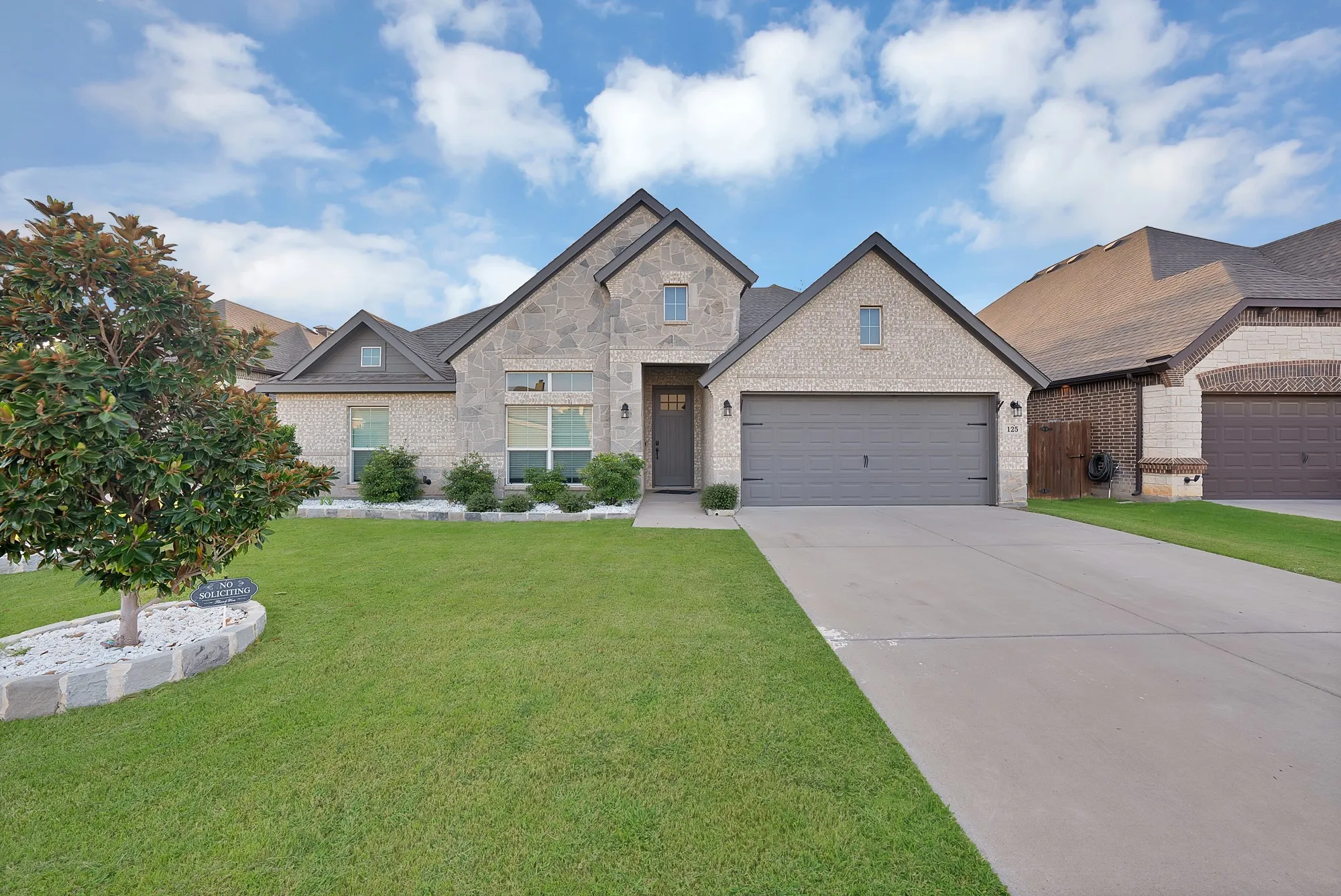 Single Family Residence For Sale in Johnson County , 125 Colonial Drive, Joshua, Texas 76058, 4 Bedroom, 3 Bathroom, 2 Garage spaces, 2,396 Sqft, built in 2021, mls#21374804, Real Estate Agent in Joshua, Homes For Sale in Johnson county, Homes For Sale in Joshua, Realtor in Joshua Texas, Real Estate Brokerage Independent Realty Texas, Luminita Cordes Realtor