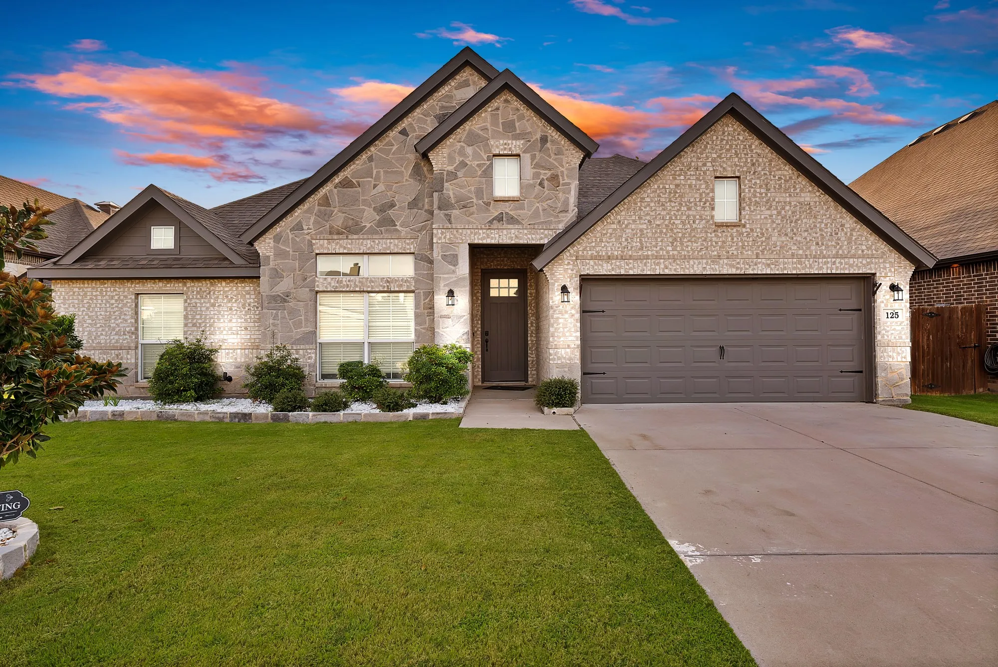 Single Family Residence For Sale in Johnson County , 125 Colonial Drive, Joshua, Texas 76058, 4 Bedroom, 3 Bathroom, 2 Garage spaces, 2,396 Sqft, built in 2021, mls#21374804, Real Estate Agent in Joshua, Homes For Sale in Johnson county, Homes For Sale in Joshua, Realtor in Joshua Texas, Real Estate Brokerage Independent Realty Texas, Luminita Cordes Realtor