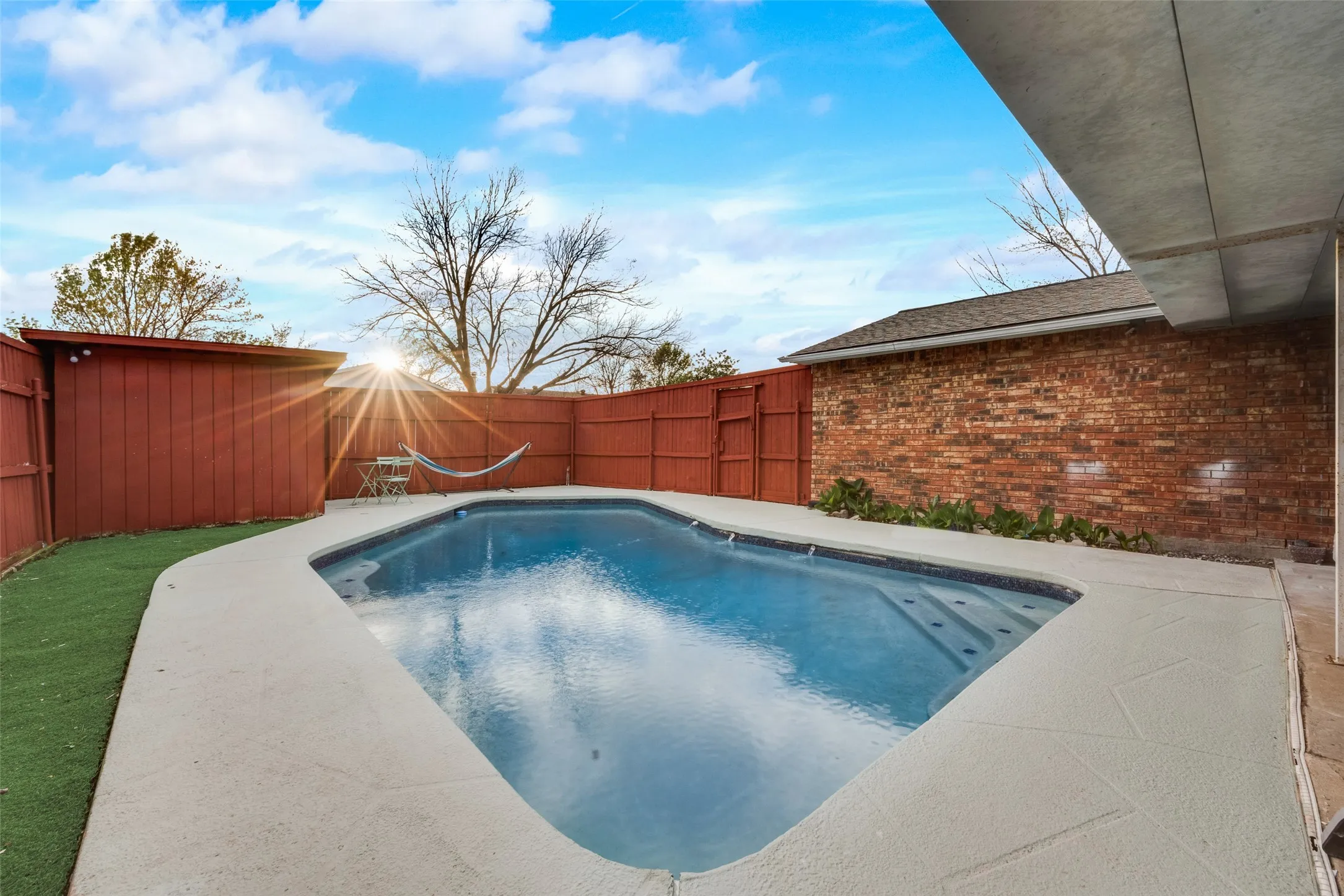 Single Family Residence For Sale in Rockwall County , 9230 Millwood Drive, Rowlett, Texas 75088, 5 Bedroom, 2 Bathroom, 1 Garage spaces, 1,968 Sqft, built in 1983, mls#21375335, Real Estate Agent in Rowlett, Homes For Sale in Rockwall county, Homes For Sale in Rowlett, Realtor in Rowlett Texas, Real Estate Brokerage Independent Realty Texas, Luminita Cordes Realtor