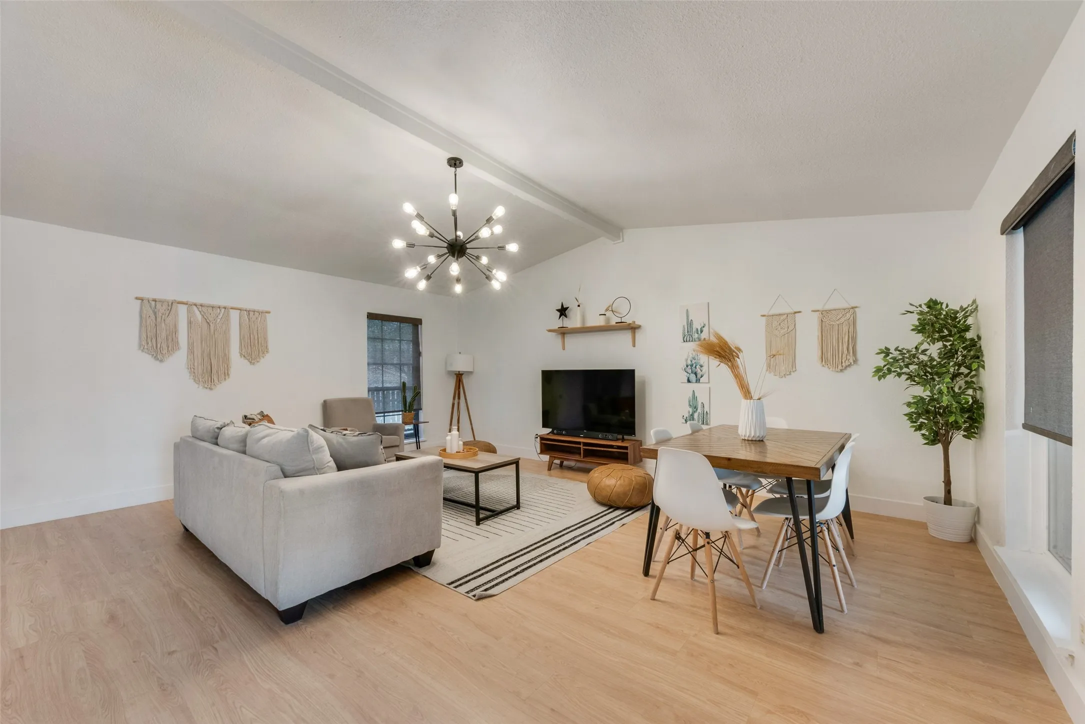 Single Family Residence For Sale in Rockwall County , 9230 Millwood Drive, Rowlett, Texas 75088, 5 Bedroom, 2 Bathroom, 1 Garage spaces, 1,968 Sqft, built in 1983, mls#21375335, Real Estate Agent in Rowlett, Homes For Sale in Rockwall county, Homes For Sale in Rowlett, Realtor in Rowlett Texas, Real Estate Brokerage Independent Realty Texas, Luminita Cordes Realtor