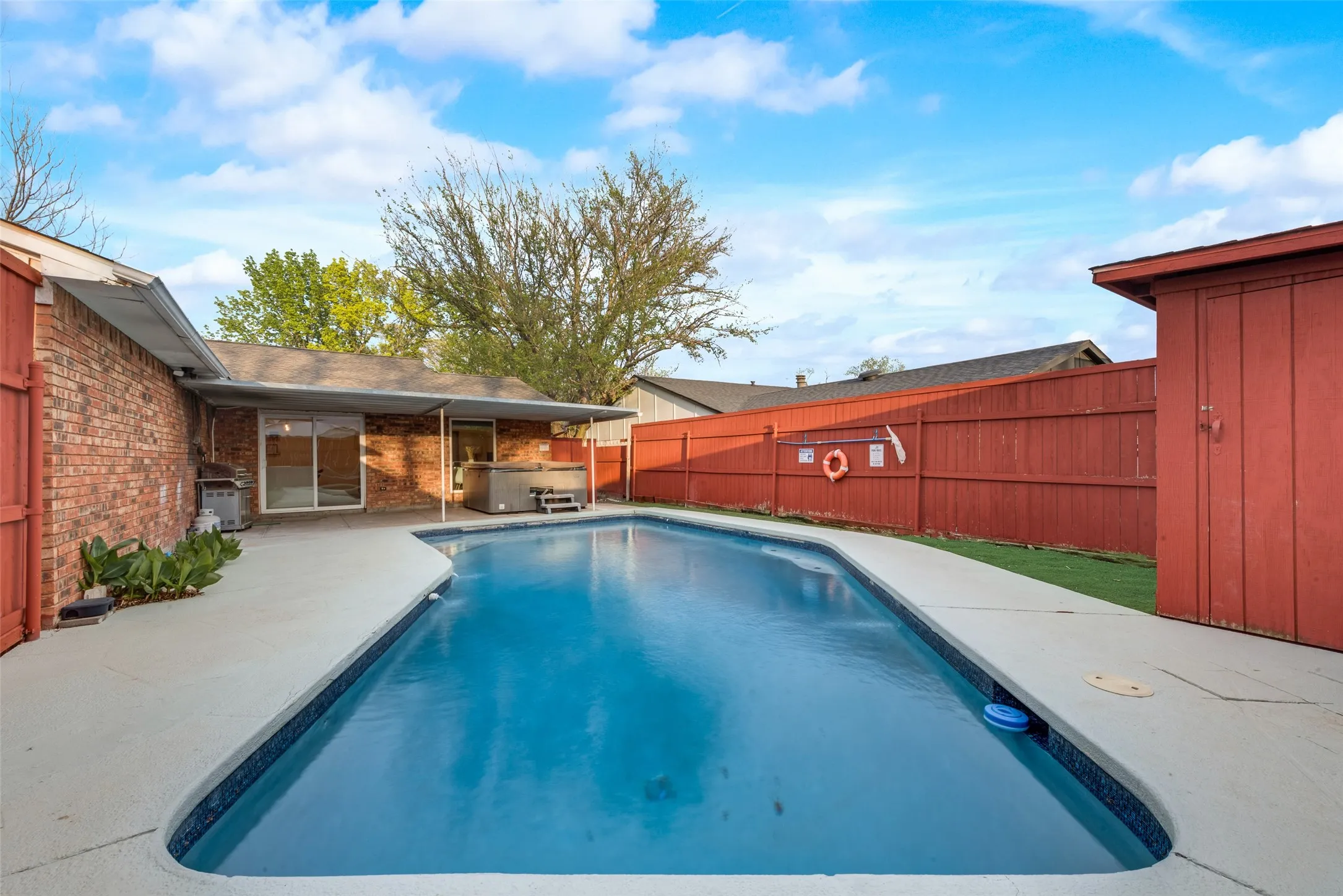 Single Family Residence For Sale in Rockwall County , 9230 Millwood Drive, Rowlett, Texas 75088, 5 Bedroom, 2 Bathroom, 1 Garage spaces, 1,968 Sqft, built in 1983, mls#21375335, Real Estate Agent in Rowlett, Homes For Sale in Rockwall county, Homes For Sale in Rowlett, Realtor in Rowlett Texas, Real Estate Brokerage Independent Realty Texas, Luminita Cordes Realtor
