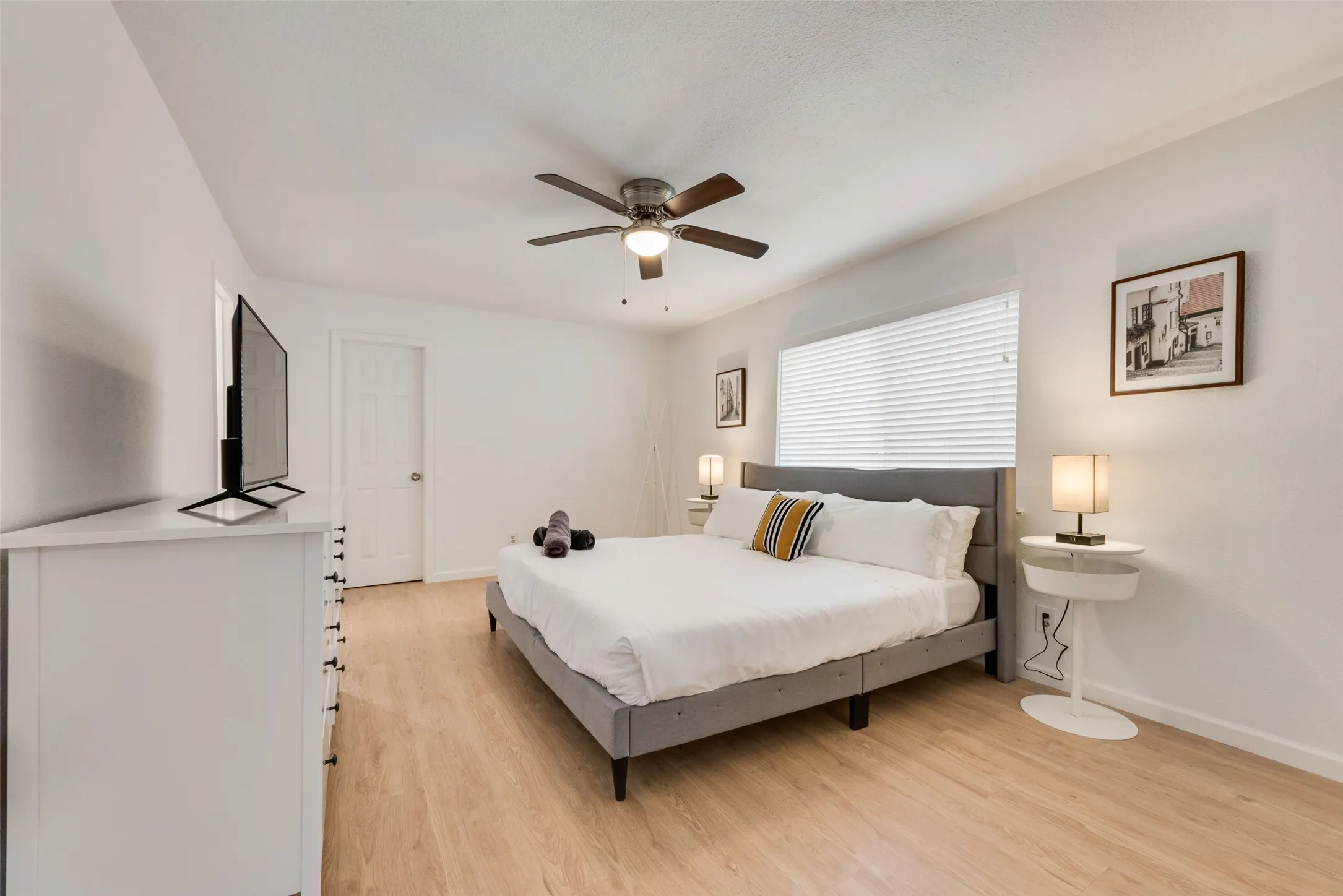 Single Family Residence For Sale in Rockwall County , 9230 Millwood Drive, Rowlett, Texas 75088, 5 Bedroom, 2 Bathroom, 1 Garage spaces, 1,968 Sqft, built in 1983, mls#21375335, Real Estate Agent in Rowlett, Homes For Sale in Rockwall county, Homes For Sale in Rowlett, Realtor in Rowlett Texas, Real Estate Brokerage Independent Realty Texas, Luminita Cordes Realtor