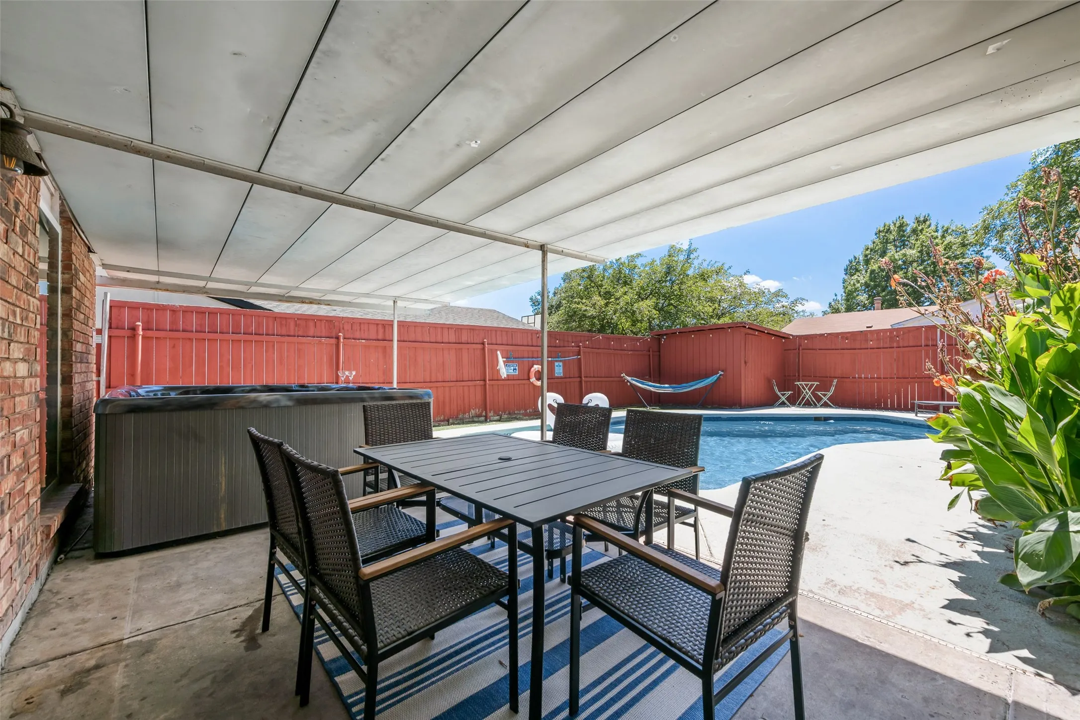 Single Family Residence For Sale in Rockwall County , 9230 Millwood Drive, Rowlett, Texas 75088, 5 Bedroom, 2 Bathroom, 1 Garage spaces, 1,968 Sqft, built in 1983, mls#21375335, Real Estate Agent in Rowlett, Homes For Sale in Rockwall county, Homes For Sale in Rowlett, Realtor in Rowlett Texas, Real Estate Brokerage Independent Realty Texas, Luminita Cordes Realtor