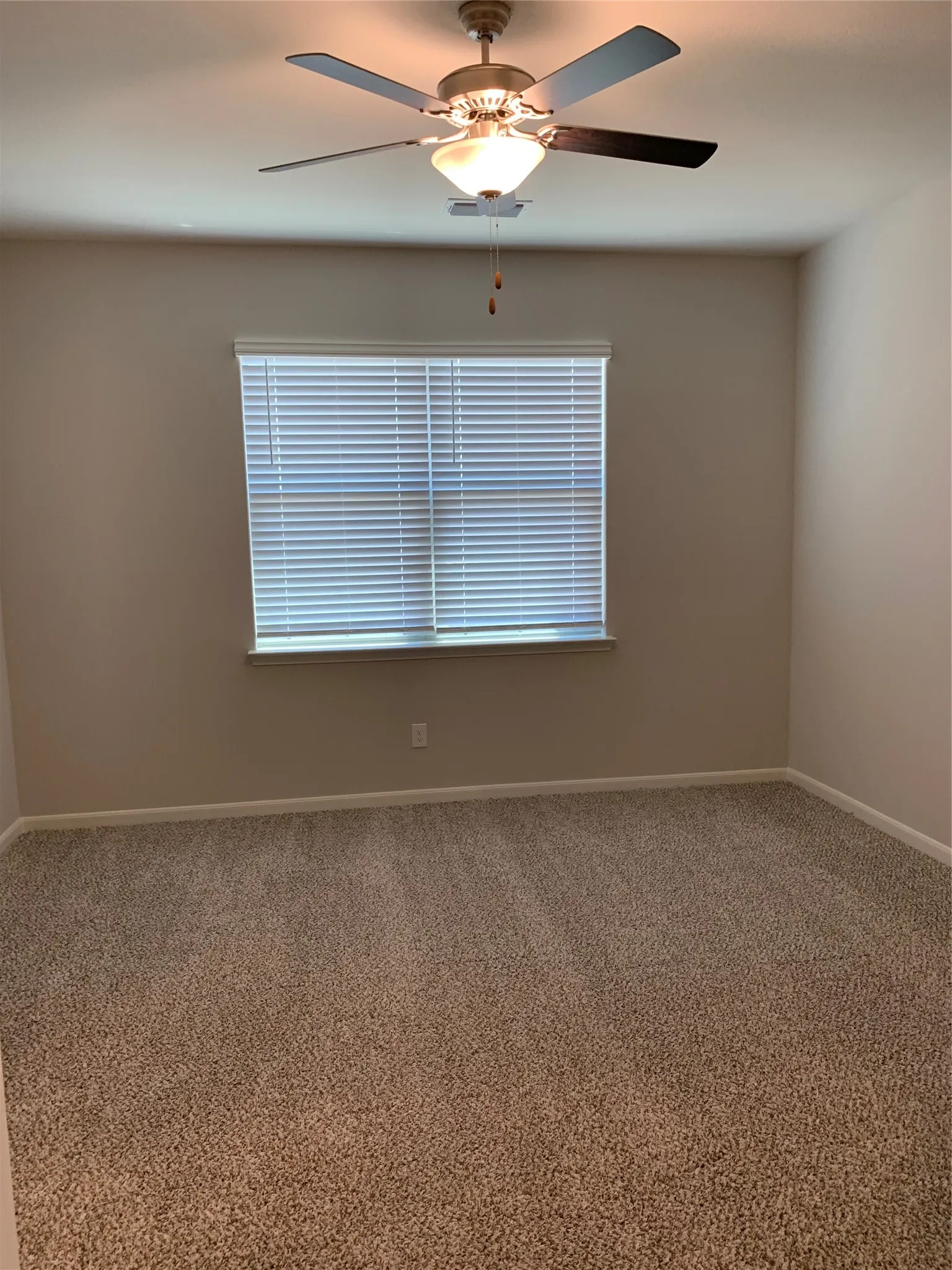 Single Family Residence For Rent in Collin County , 321 Zimmet Drive, Anna, Texas 75049, 3 Bedroom, 2 Bathroom, 2 Garage spaces, 1,620 Sqft, built in 2022, mls#21376847, Real Estate Agent in Anna, Homes For Rent in Collin county, Homes For Rent in Anna, Realtor in Anna Texas, Real Estate Brokerage Independent Realty Texas, Luminita Cordes Realtor