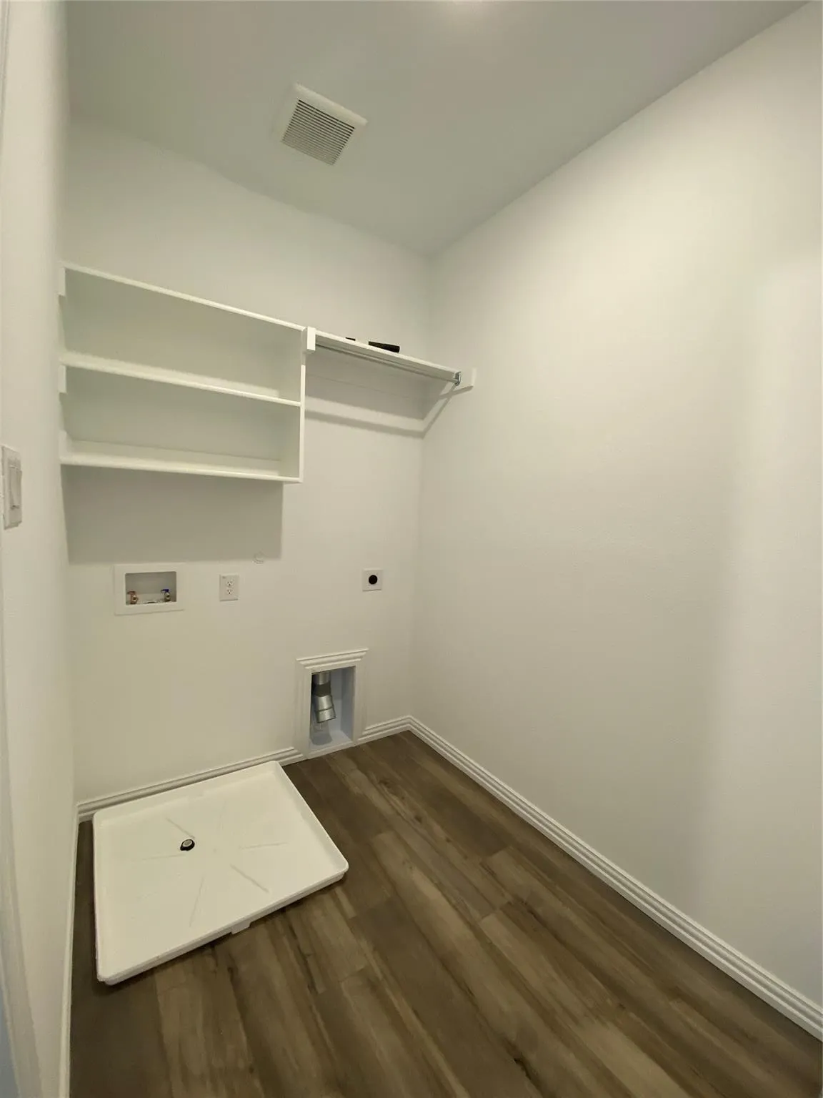 Townhouse For Sale in Collin County , 7297 Sacaton Trail, Frisco, Texas 75033, 3 Bedroom, 3 Bathroom, 2 Garage spaces, 2,185 Sqft, built in 2021, mls#21378668, Real Estate Agent in Frisco, Homes For Sale in Collin county, Homes For Sale in Frisco, Realtor in Frisco Texas, Real Estate Brokerage Independent Realty Texas, Luminita Cordes Realtor