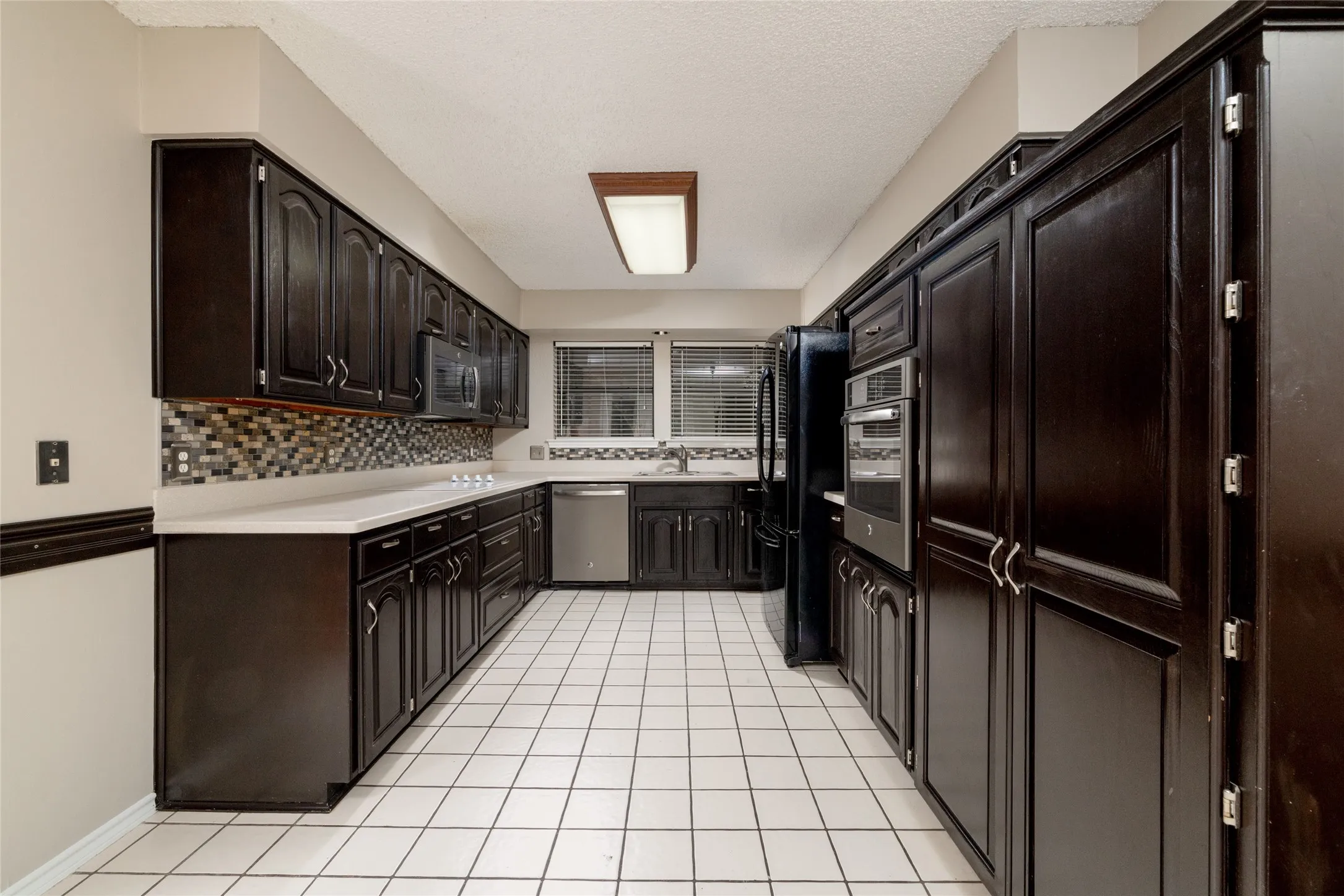 Single Family Residence For Rent in Tarrant County , 7813 Redwood Court, North Richland Hills, Texas 76182, 3 Bedroom, 2 Bathroom, 2 Garage spaces, 1,667 Sqft, built in 1984, mls#21378731, Real Estate Agent in North Richland Hills, Homes For Rent in Tarrant county, Homes For Rent in North Richland Hills, Realtor in North Richland Hills Texas, Real Estate Brokerage Independent Realty Texas, Luminita Cordes Realtor