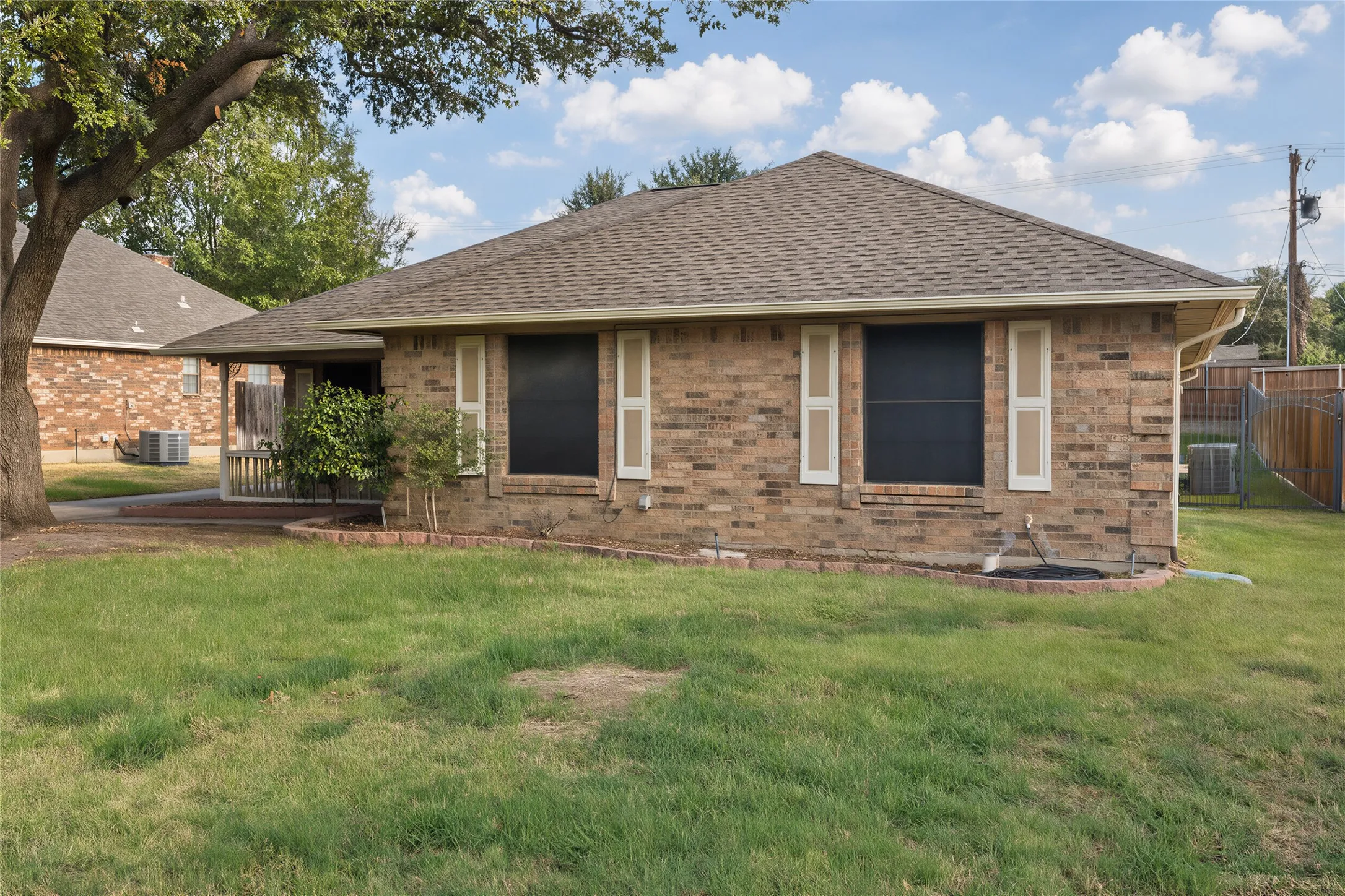 Single Family Residence For Rent in Tarrant County , 7813 Redwood Court, North Richland Hills, Texas 76182, 3 Bedroom, 2 Bathroom, 2 Garage spaces, 1,667 Sqft, built in 1984, mls#21378731, Real Estate Agent in North Richland Hills, Homes For Rent in Tarrant county, Homes For Rent in North Richland Hills, Realtor in North Richland Hills Texas, Real Estate Brokerage Independent Realty Texas, Luminita Cordes Realtor
