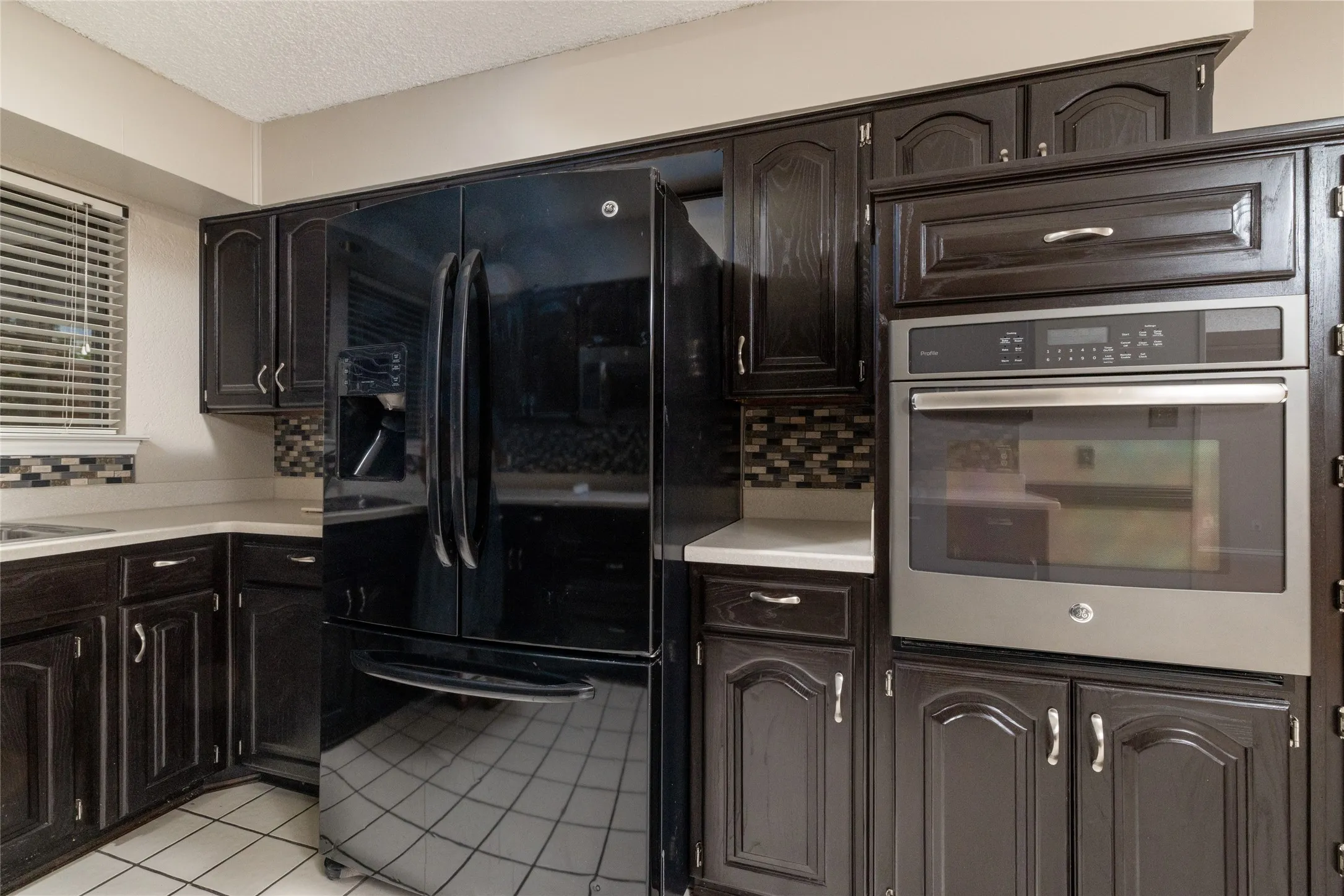 Single Family Residence For Rent in Tarrant County , 7813 Redwood Court, North Richland Hills, Texas 76182, 3 Bedroom, 2 Bathroom, 2 Garage spaces, 1,667 Sqft, built in 1984, mls#21378731, Real Estate Agent in North Richland Hills, Homes For Rent in Tarrant county, Homes For Rent in North Richland Hills, Realtor in North Richland Hills Texas, Real Estate Brokerage Independent Realty Texas, Luminita Cordes Realtor