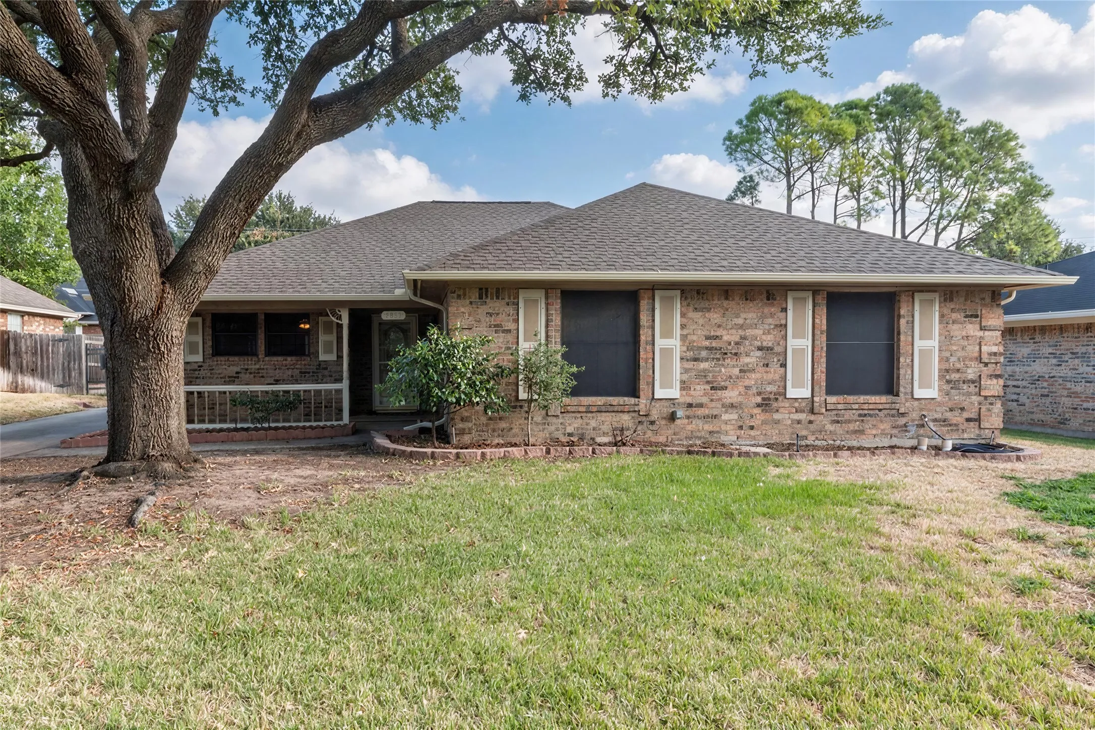 Single Family Residence For Rent in Tarrant County , 7813 Redwood Court, North Richland Hills, Texas 76182, 3 Bedroom, 2 Bathroom, 2 Garage spaces, 1,667 Sqft, built in 1984, mls#21378731, Real Estate Agent in North Richland Hills, Homes For Rent in Tarrant county, Homes For Rent in North Richland Hills, Realtor in North Richland Hills Texas, Real Estate Brokerage Independent Realty Texas, Luminita Cordes Realtor