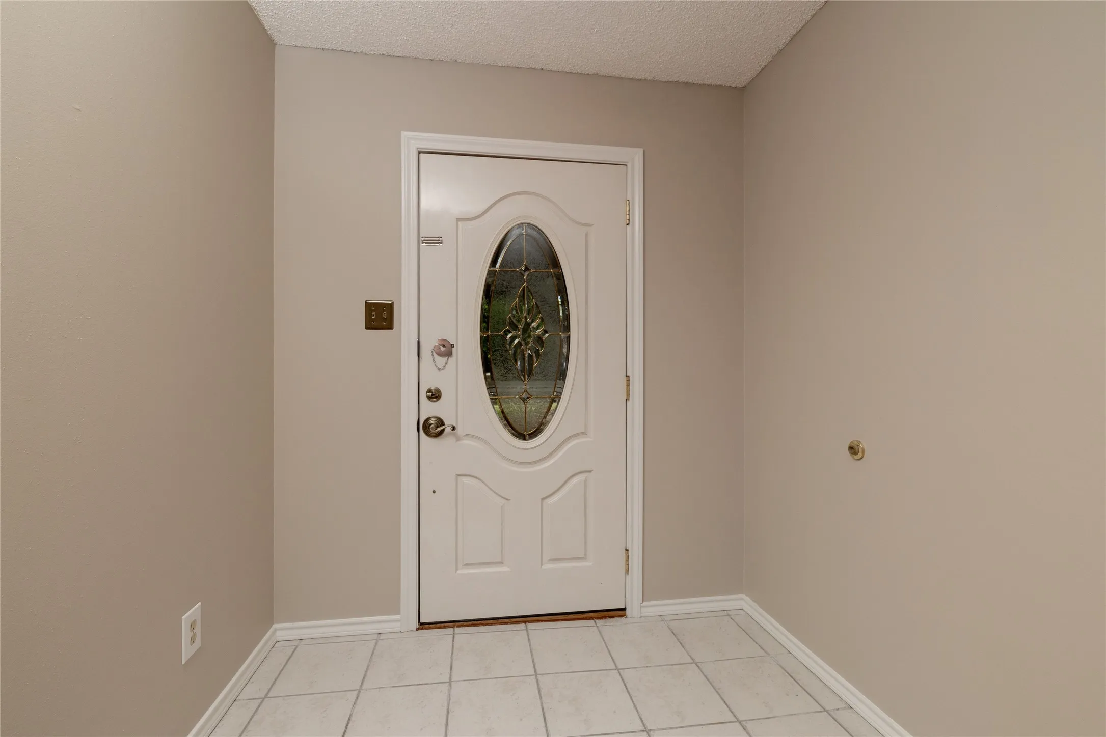 Single Family Residence For Rent in Tarrant County , 7813 Redwood Court, North Richland Hills, Texas 76182, 3 Bedroom, 2 Bathroom, 2 Garage spaces, 1,667 Sqft, built in 1984, mls#21378731, Real Estate Agent in North Richland Hills, Homes For Rent in Tarrant county, Homes For Rent in North Richland Hills, Realtor in North Richland Hills Texas, Real Estate Brokerage Independent Realty Texas, Luminita Cordes Realtor