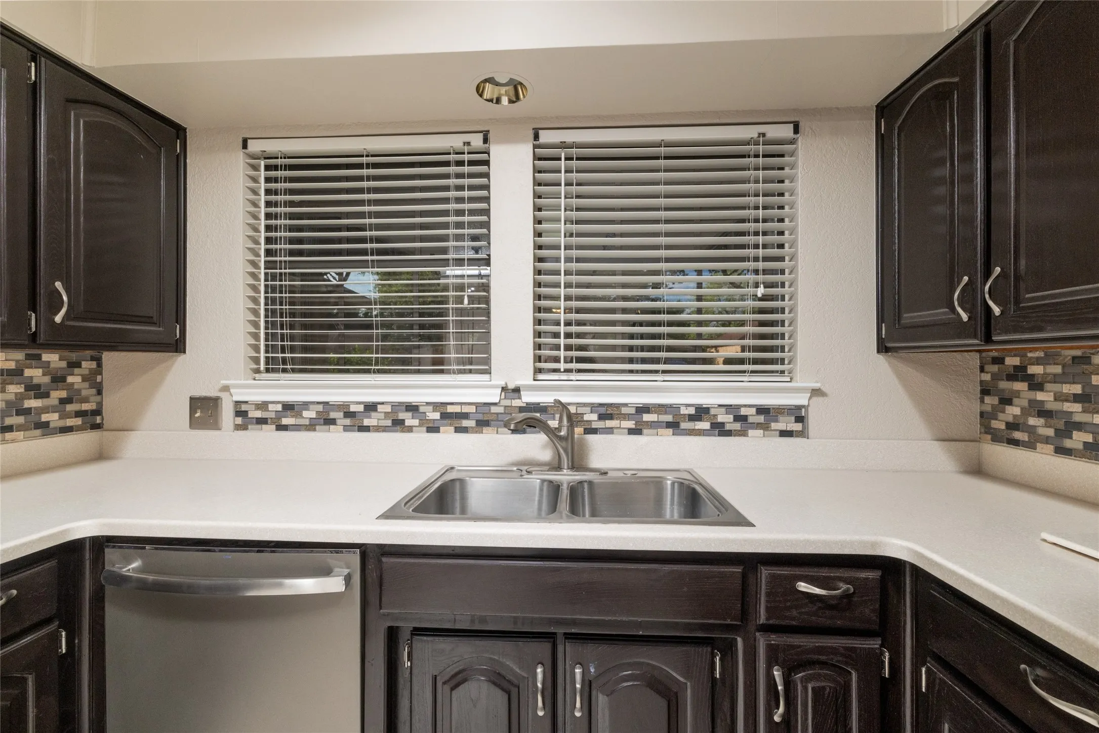Single Family Residence For Rent in Tarrant County , 7813 Redwood Court, North Richland Hills, Texas 76182, 3 Bedroom, 2 Bathroom, 2 Garage spaces, 1,667 Sqft, built in 1984, mls#21378731, Real Estate Agent in North Richland Hills, Homes For Rent in Tarrant county, Homes For Rent in North Richland Hills, Realtor in North Richland Hills Texas, Real Estate Brokerage Independent Realty Texas, Luminita Cordes Realtor