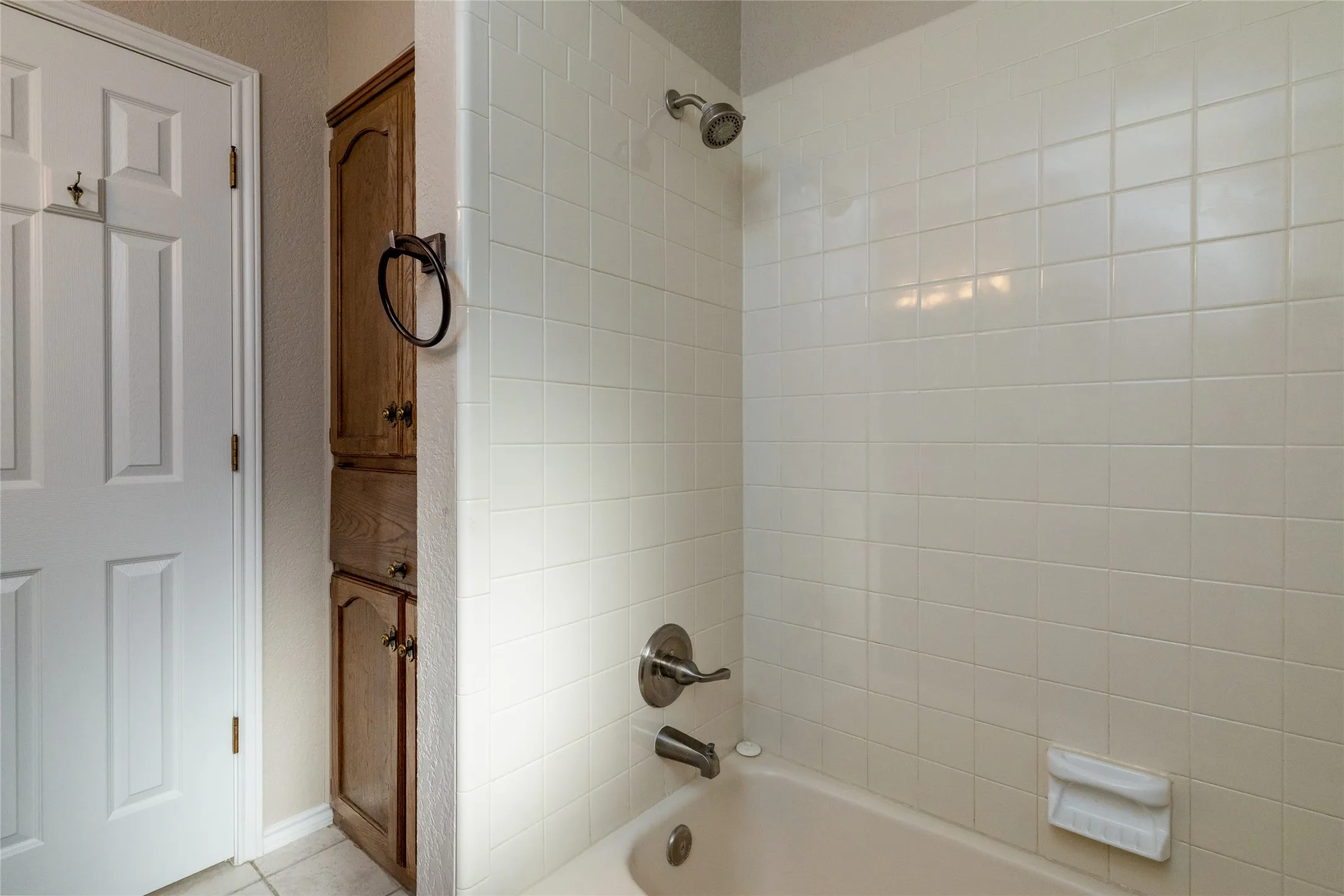 Single Family Residence For Rent in Tarrant County , 7813 Redwood Court, North Richland Hills, Texas 76182, 3 Bedroom, 2 Bathroom, 2 Garage spaces, 1,667 Sqft, built in 1984, mls#21378731, Real Estate Agent in North Richland Hills, Homes For Rent in Tarrant county, Homes For Rent in North Richland Hills, Realtor in North Richland Hills Texas, Real Estate Brokerage Independent Realty Texas, Luminita Cordes Realtor