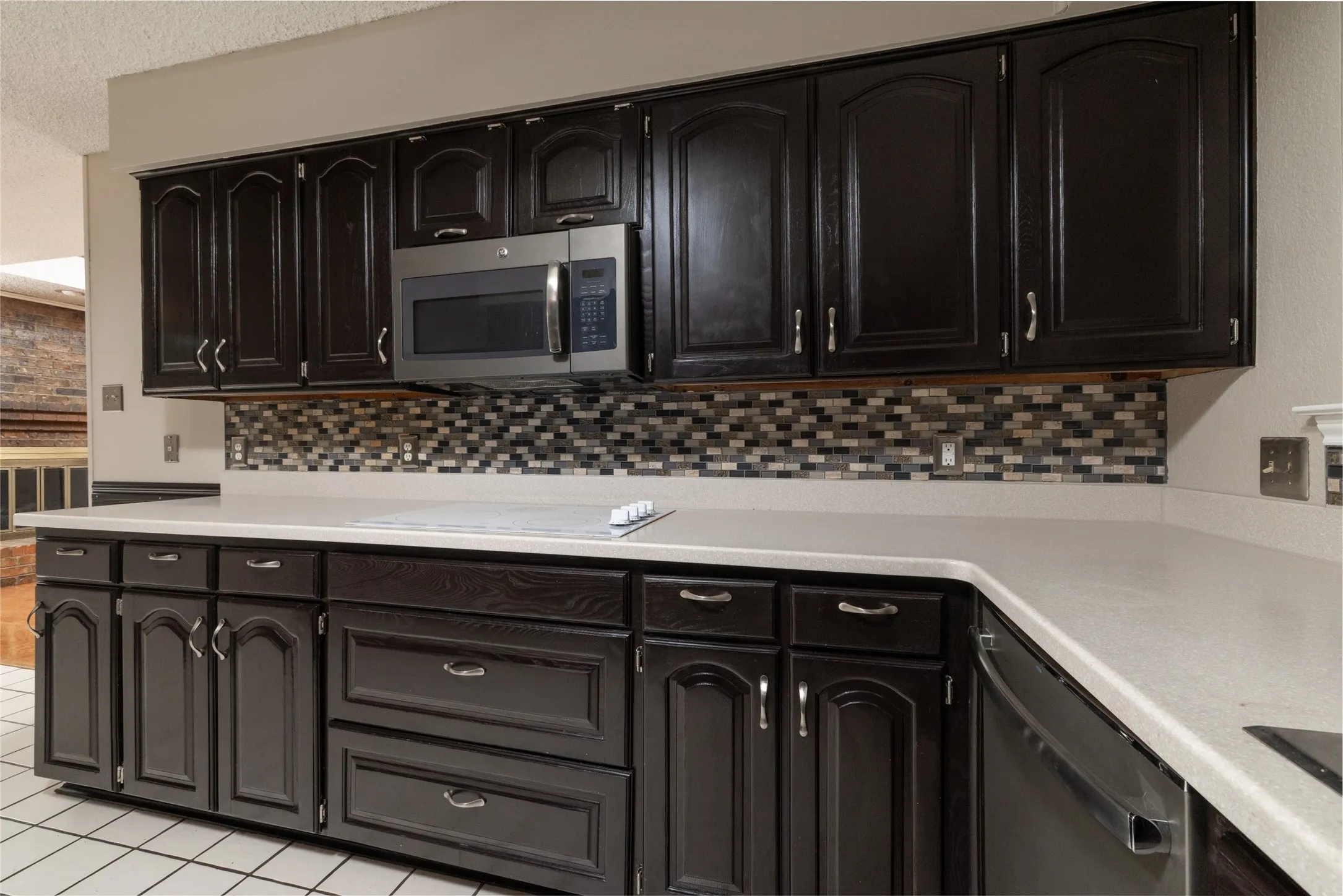 Single Family Residence For Rent in Tarrant County , 7813 Redwood Court, North Richland Hills, Texas 76182, 3 Bedroom, 2 Bathroom, 2 Garage spaces, 1,667 Sqft, built in 1984, mls#21378731, Real Estate Agent in North Richland Hills, Homes For Rent in Tarrant county, Homes For Rent in North Richland Hills, Realtor in North Richland Hills Texas, Real Estate Brokerage Independent Realty Texas, Luminita Cordes Realtor