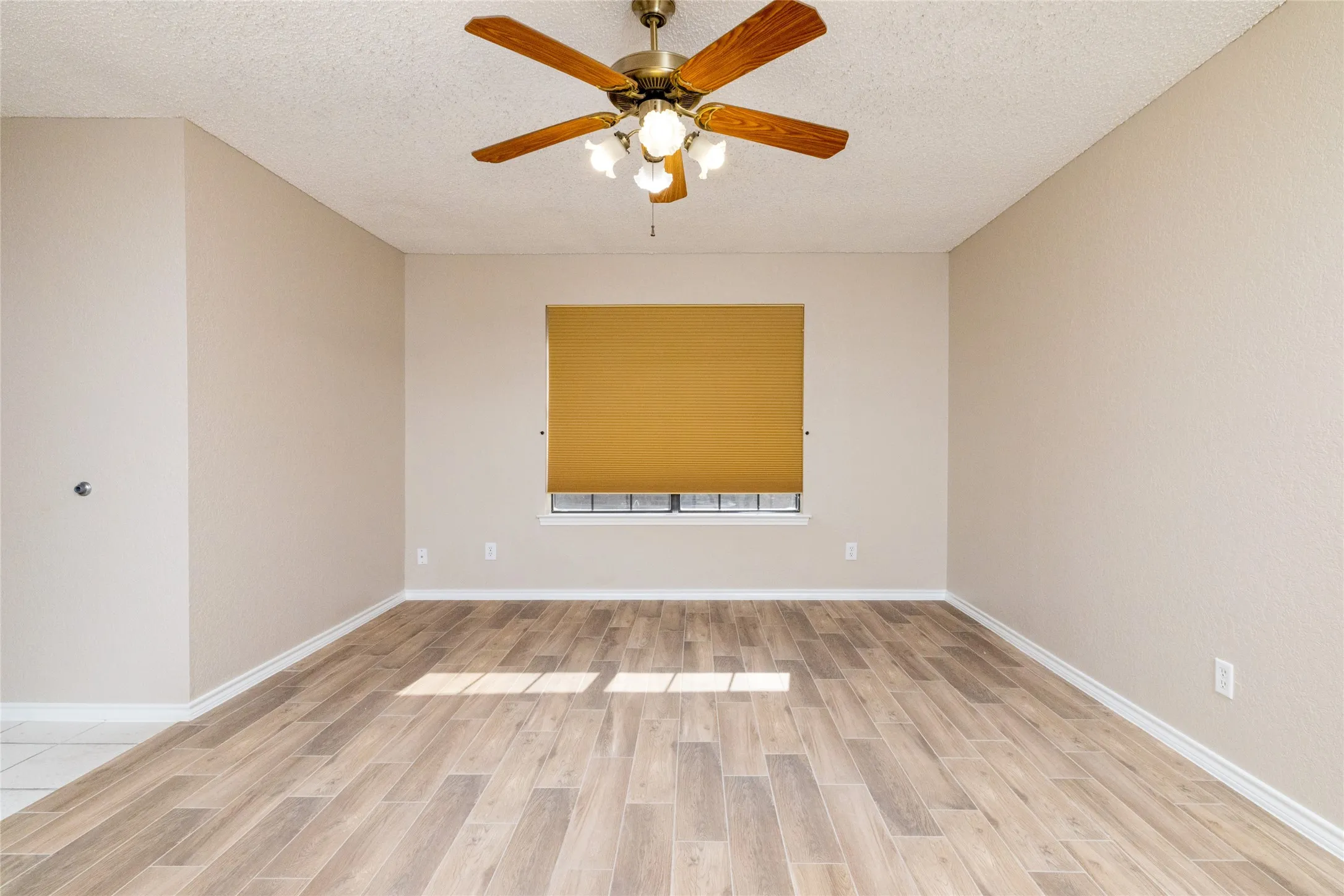 Single Family Residence For Rent in Tarrant County , 7813 Redwood Court, North Richland Hills, Texas 76182, 3 Bedroom, 2 Bathroom, 2 Garage spaces, 1,667 Sqft, built in 1984, mls#21378731, Real Estate Agent in North Richland Hills, Homes For Rent in Tarrant county, Homes For Rent in North Richland Hills, Realtor in North Richland Hills Texas, Real Estate Brokerage Independent Realty Texas, Luminita Cordes Realtor