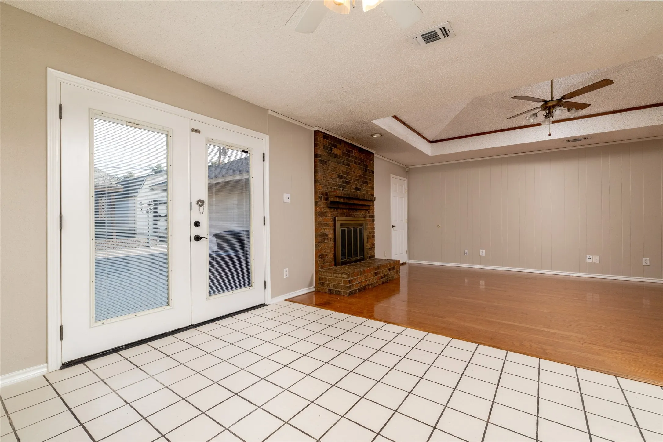 Single Family Residence For Rent in Tarrant County , 7813 Redwood Court, North Richland Hills, Texas 76182, 3 Bedroom, 2 Bathroom, 2 Garage spaces, 1,667 Sqft, built in 1984, mls#21378731, Real Estate Agent in North Richland Hills, Homes For Rent in Tarrant county, Homes For Rent in North Richland Hills, Realtor in North Richland Hills Texas, Real Estate Brokerage Independent Realty Texas, Luminita Cordes Realtor