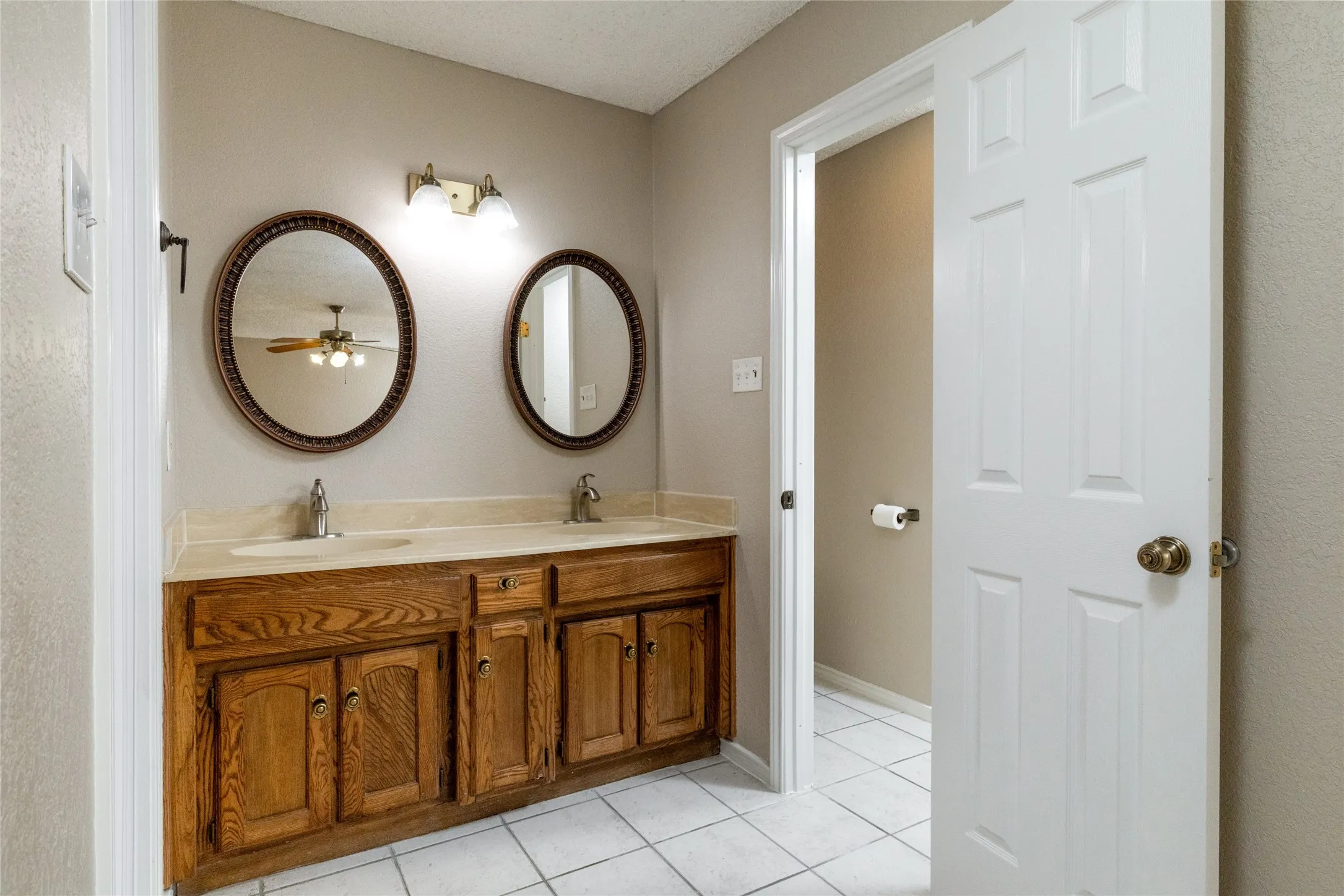 Single Family Residence For Rent in Tarrant County , 7813 Redwood Court, North Richland Hills, Texas 76182, 3 Bedroom, 2 Bathroom, 2 Garage spaces, 1,667 Sqft, built in 1984, mls#21378731, Real Estate Agent in North Richland Hills, Homes For Rent in Tarrant county, Homes For Rent in North Richland Hills, Realtor in North Richland Hills Texas, Real Estate Brokerage Independent Realty Texas, Luminita Cordes Realtor