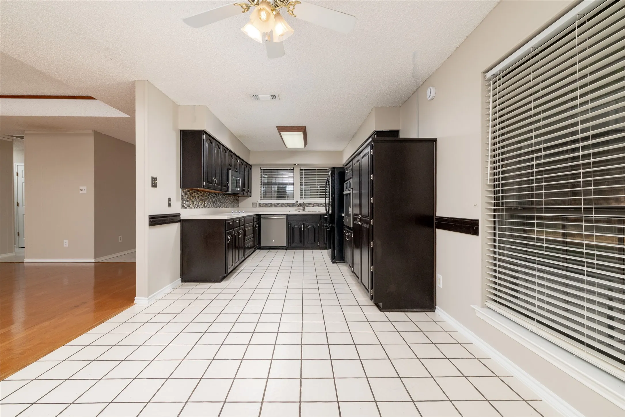 Single Family Residence For Rent in Tarrant County , 7813 Redwood Court, North Richland Hills, Texas 76182, 3 Bedroom, 2 Bathroom, 2 Garage spaces, 1,667 Sqft, built in 1984, mls#21378731, Real Estate Agent in North Richland Hills, Homes For Rent in Tarrant county, Homes For Rent in North Richland Hills, Realtor in North Richland Hills Texas, Real Estate Brokerage Independent Realty Texas, Luminita Cordes Realtor