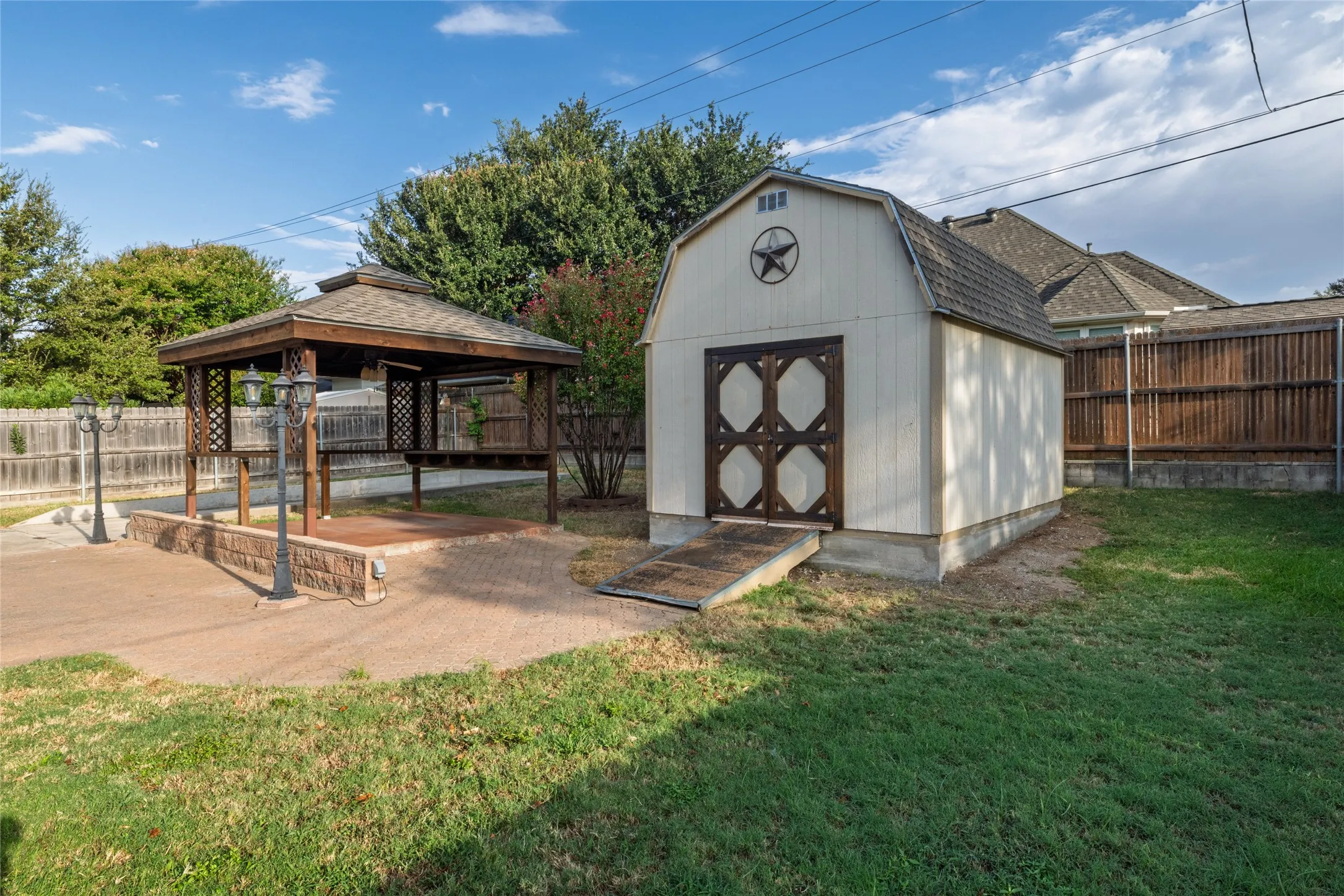 Single Family Residence For Rent in Tarrant County , 7813 Redwood Court, North Richland Hills, Texas 76182, 3 Bedroom, 2 Bathroom, 2 Garage spaces, 1,667 Sqft, built in 1984, mls#21378731, Real Estate Agent in North Richland Hills, Homes For Rent in Tarrant county, Homes For Rent in North Richland Hills, Realtor in North Richland Hills Texas, Real Estate Brokerage Independent Realty Texas, Luminita Cordes Realtor