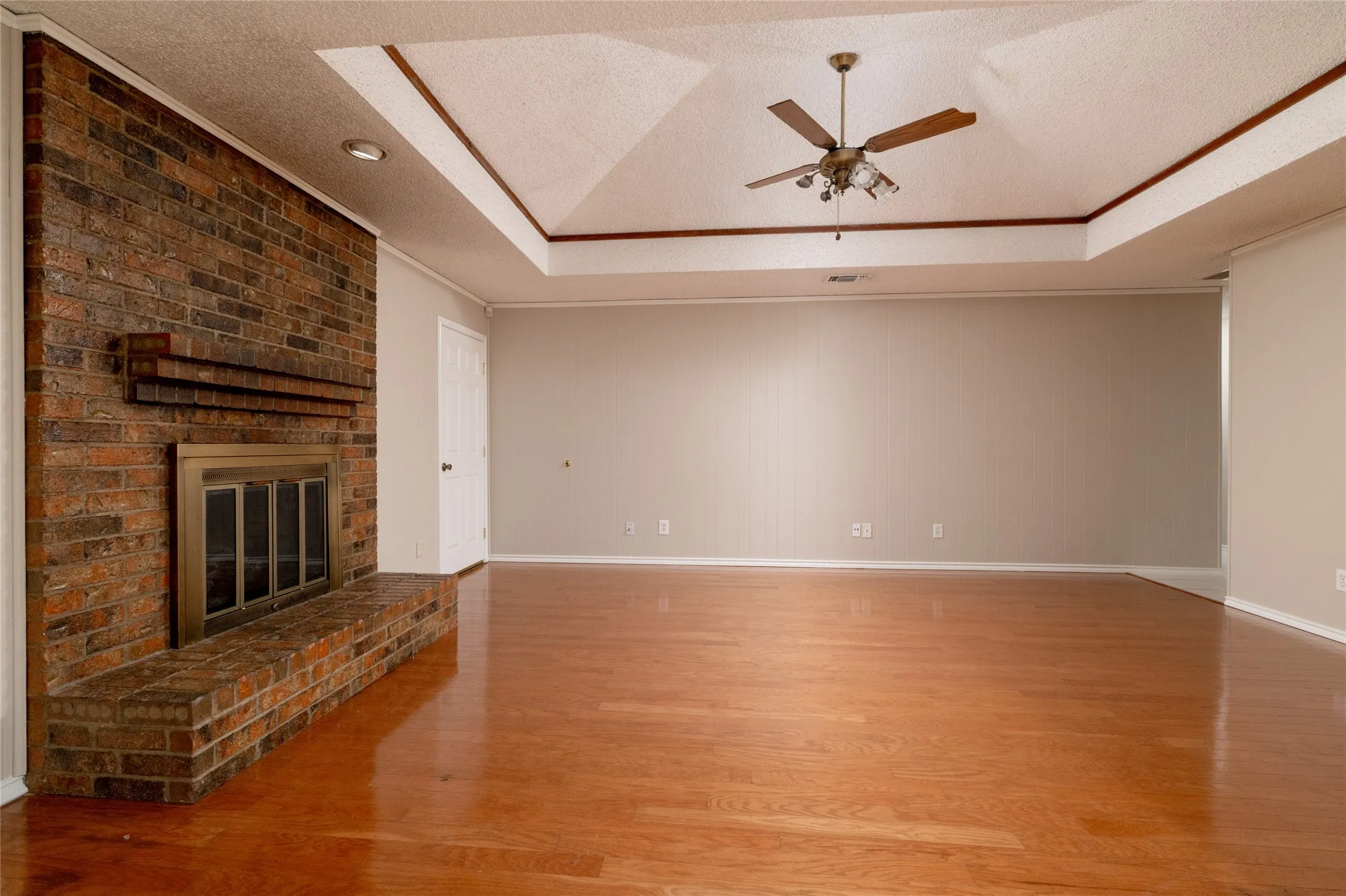 Single Family Residence For Rent in Tarrant County , 7813 Redwood Court, North Richland Hills, Texas 76182, 3 Bedroom, 2 Bathroom, 2 Garage spaces, 1,667 Sqft, built in 1984, mls#21378731, Real Estate Agent in North Richland Hills, Homes For Rent in Tarrant county, Homes For Rent in North Richland Hills, Realtor in North Richland Hills Texas, Real Estate Brokerage Independent Realty Texas, Luminita Cordes Realtor